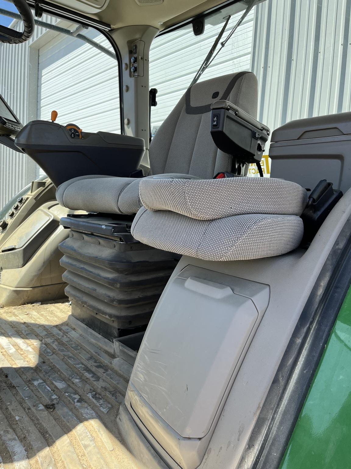 2023 John Deere 8R 250 Image