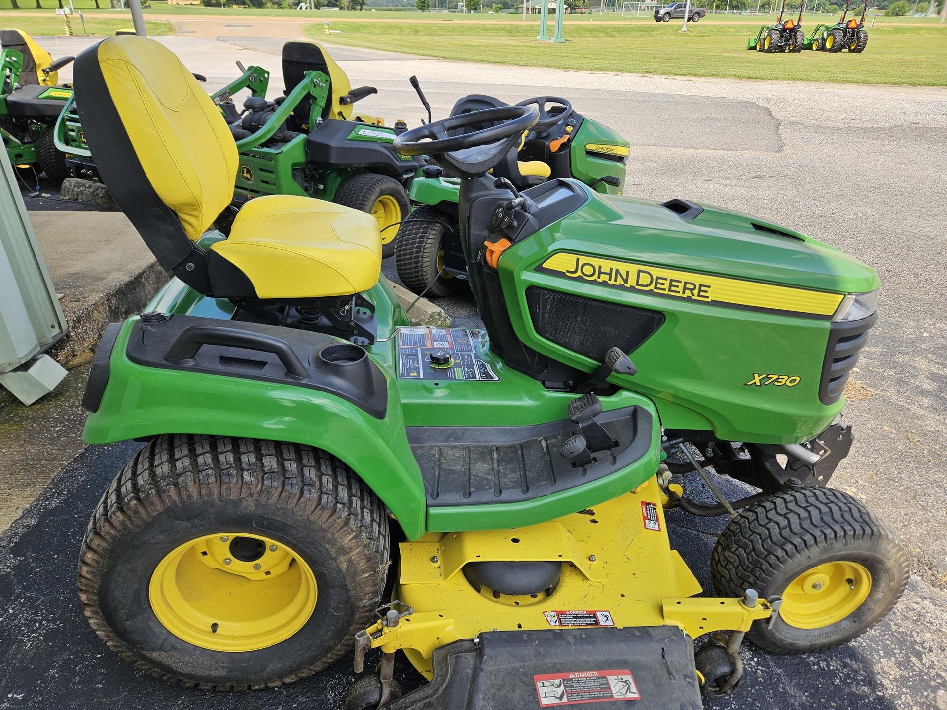 2016 John Deere X730 Image