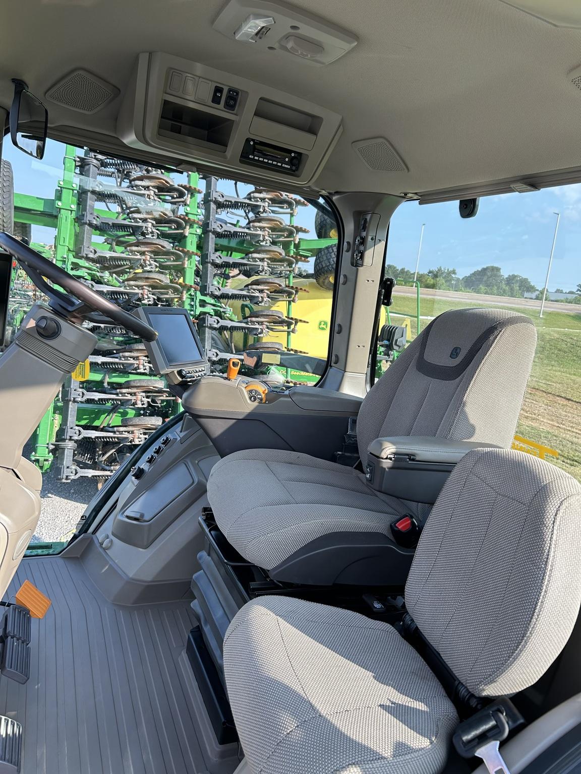 2023 John Deere 8R 370 Image
