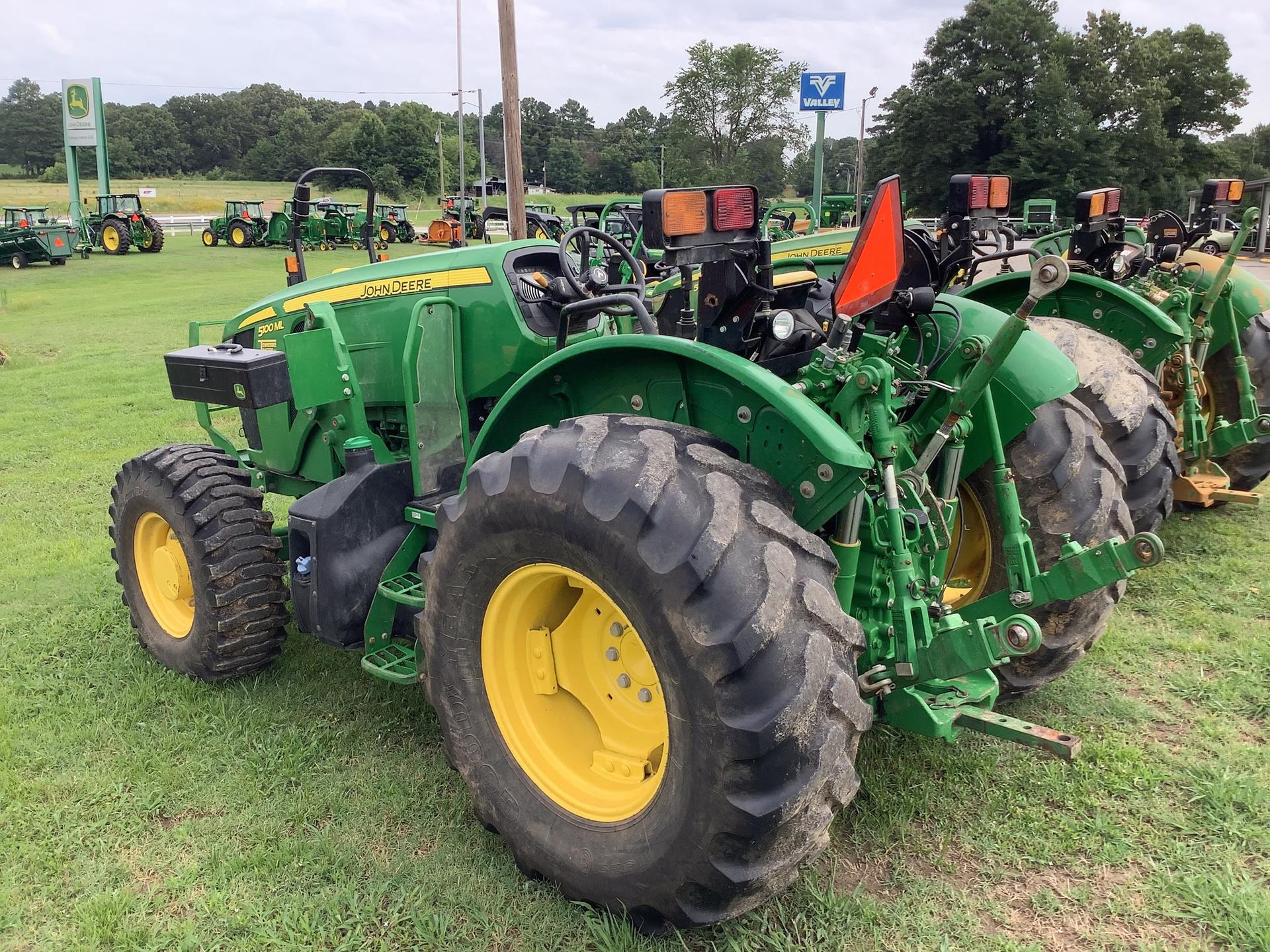 2021 John Deere 5100M Image