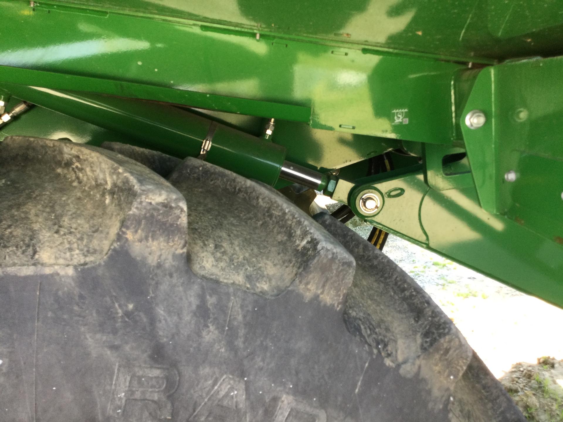 2021 John Deere CP690 Image