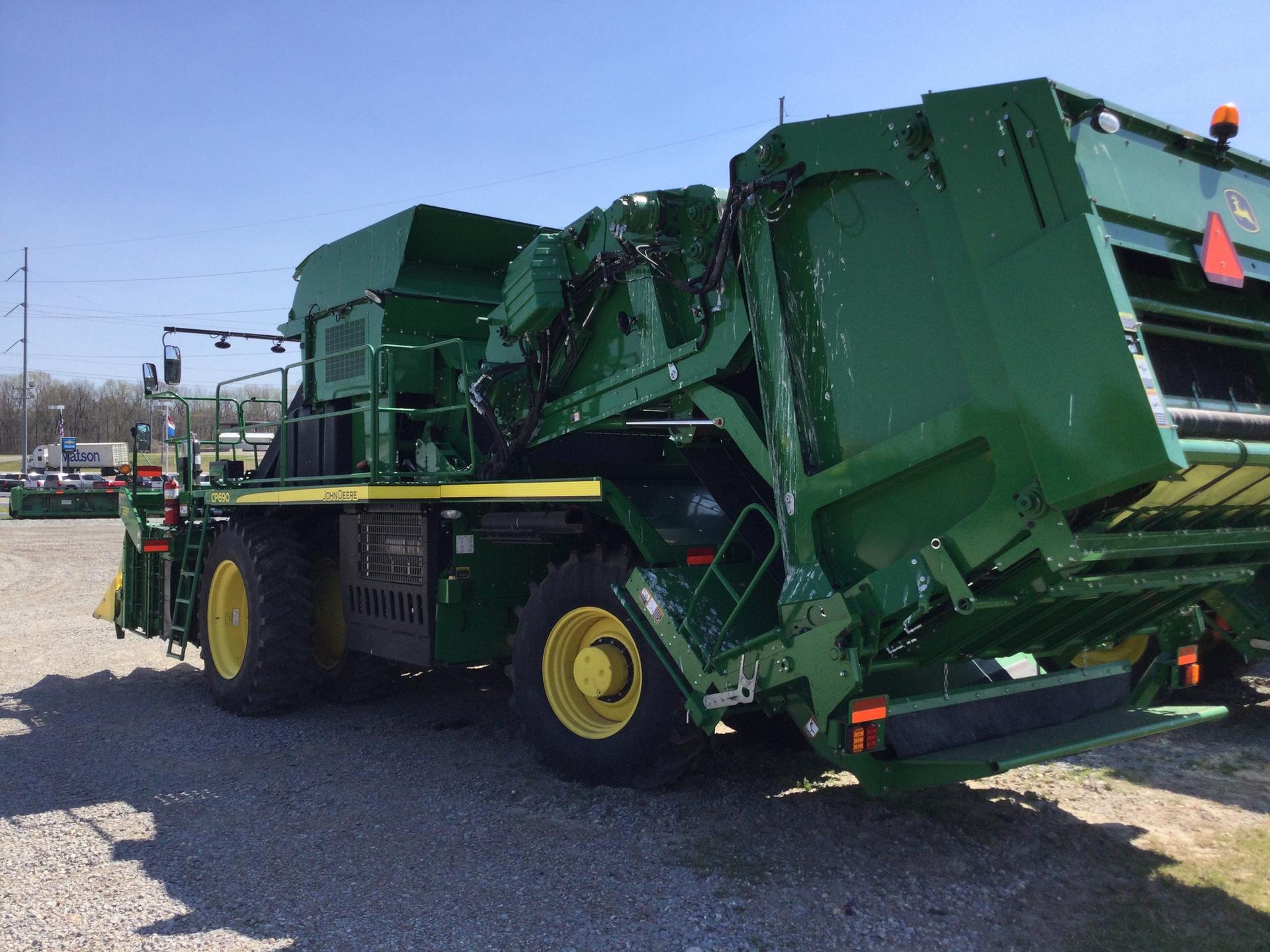 2021 John Deere CP690 Image