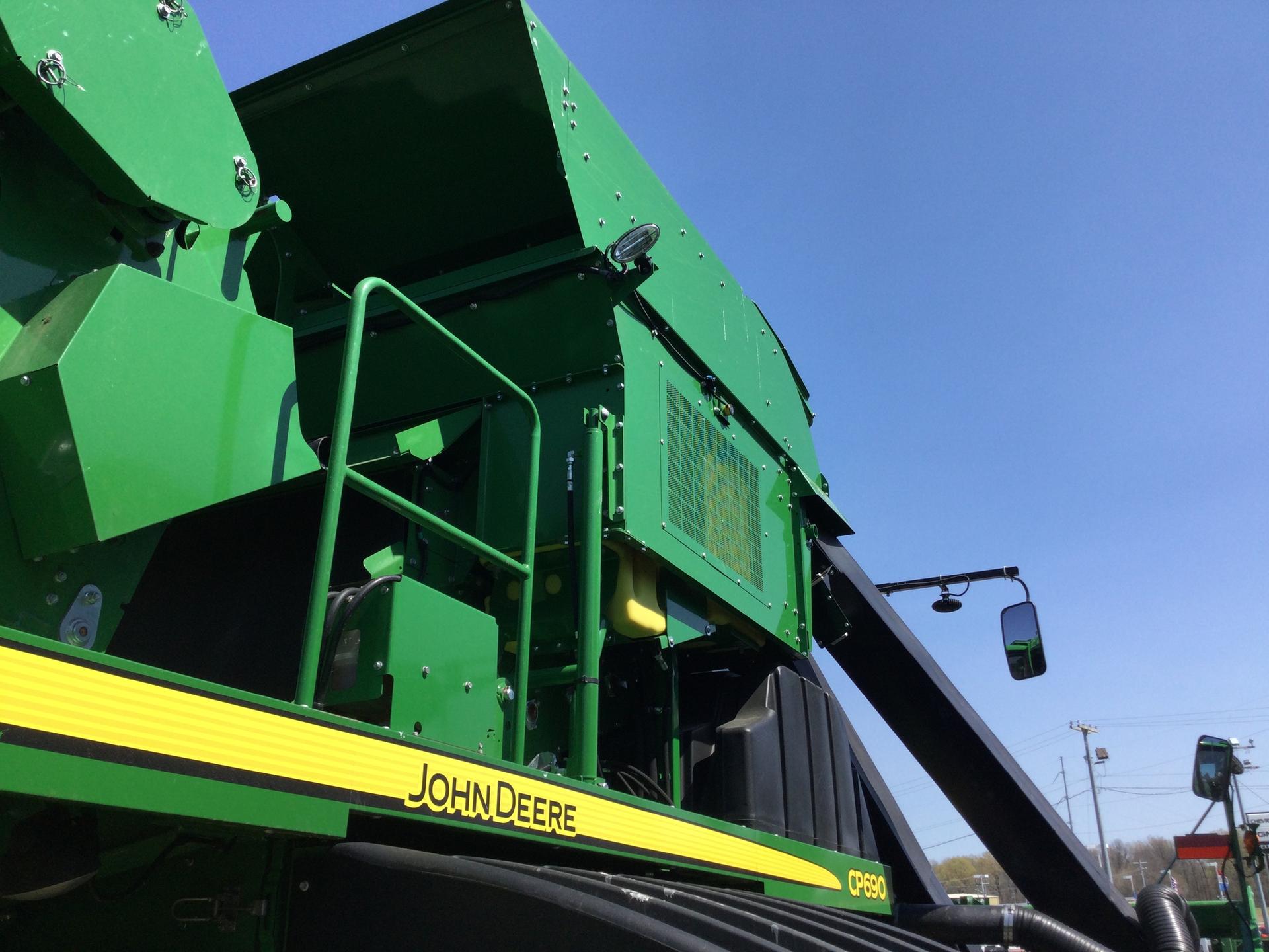 2021 John Deere CP690 Image