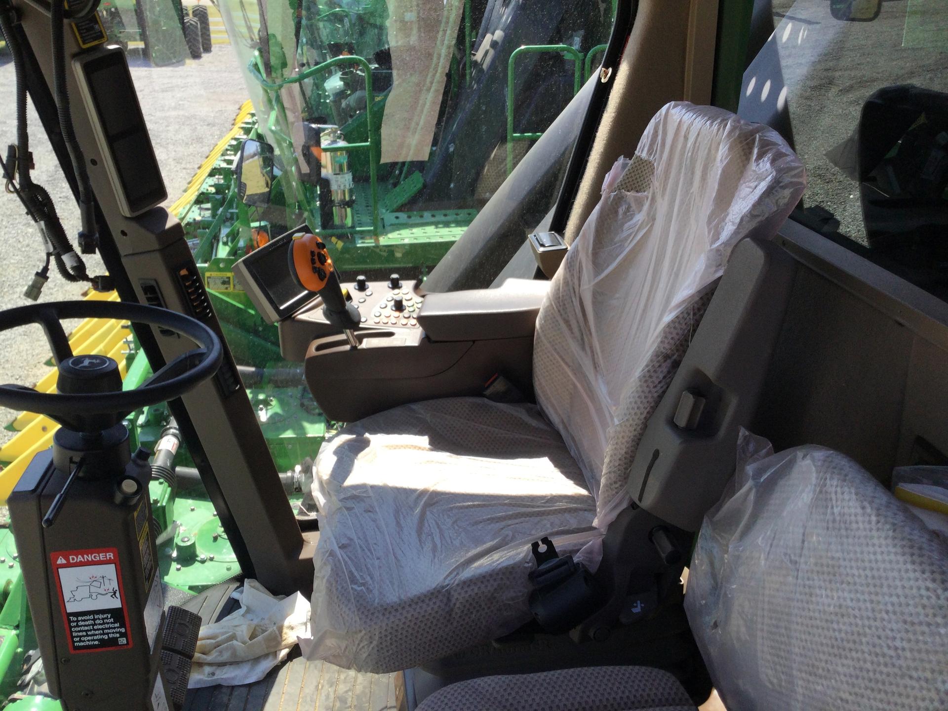 2021 John Deere CP690 Image