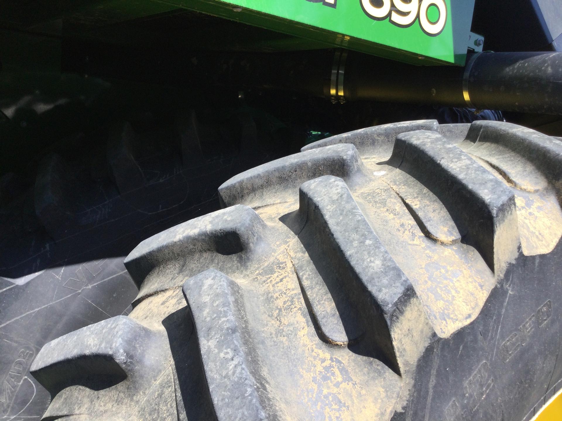 2021 John Deere CP690 Image