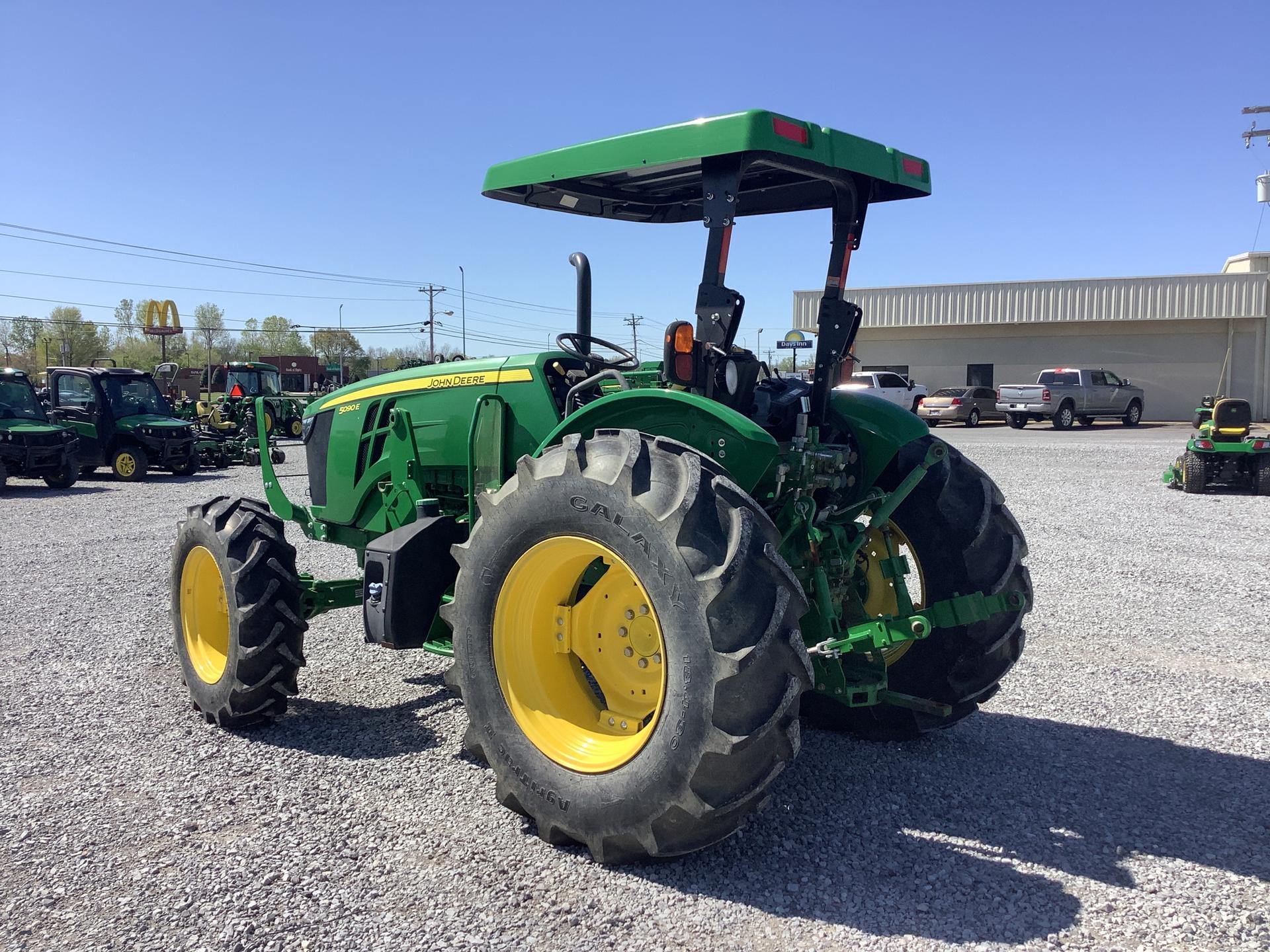 2019 John Deere 5090E Image