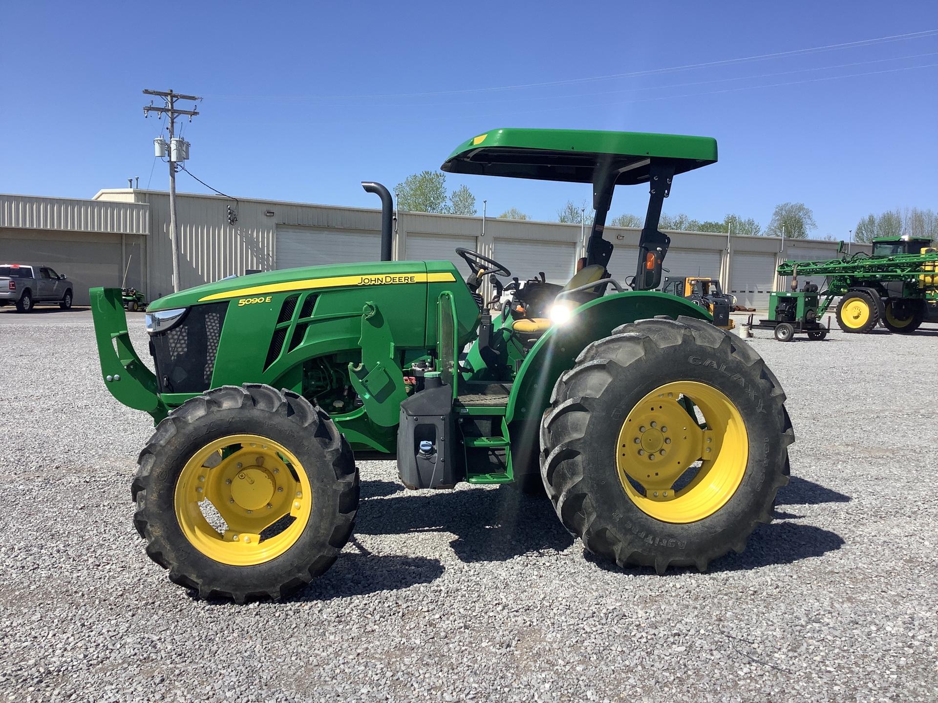 2019 John Deere 5090E Image