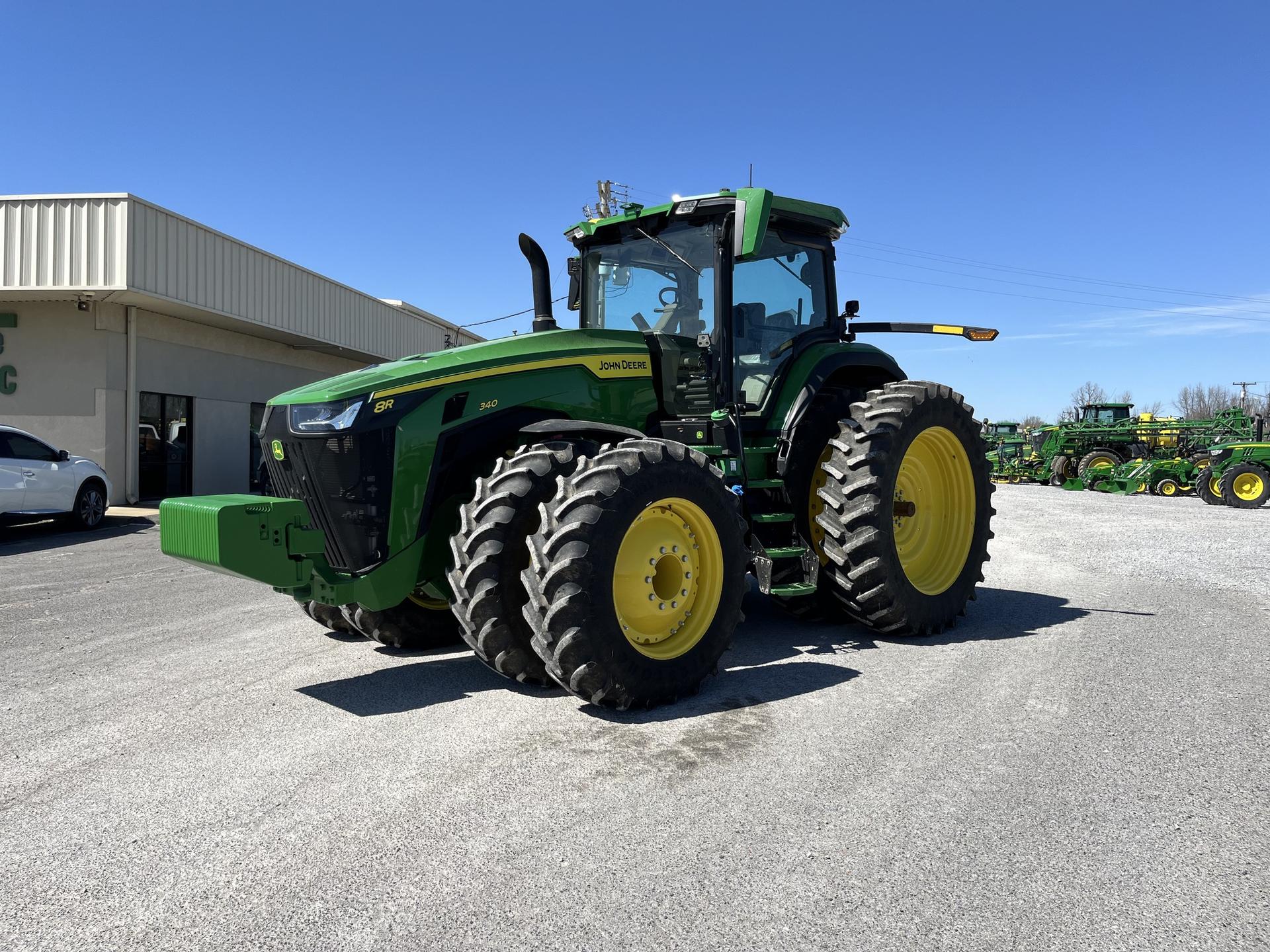 2022 John Deere 8R 340 Image