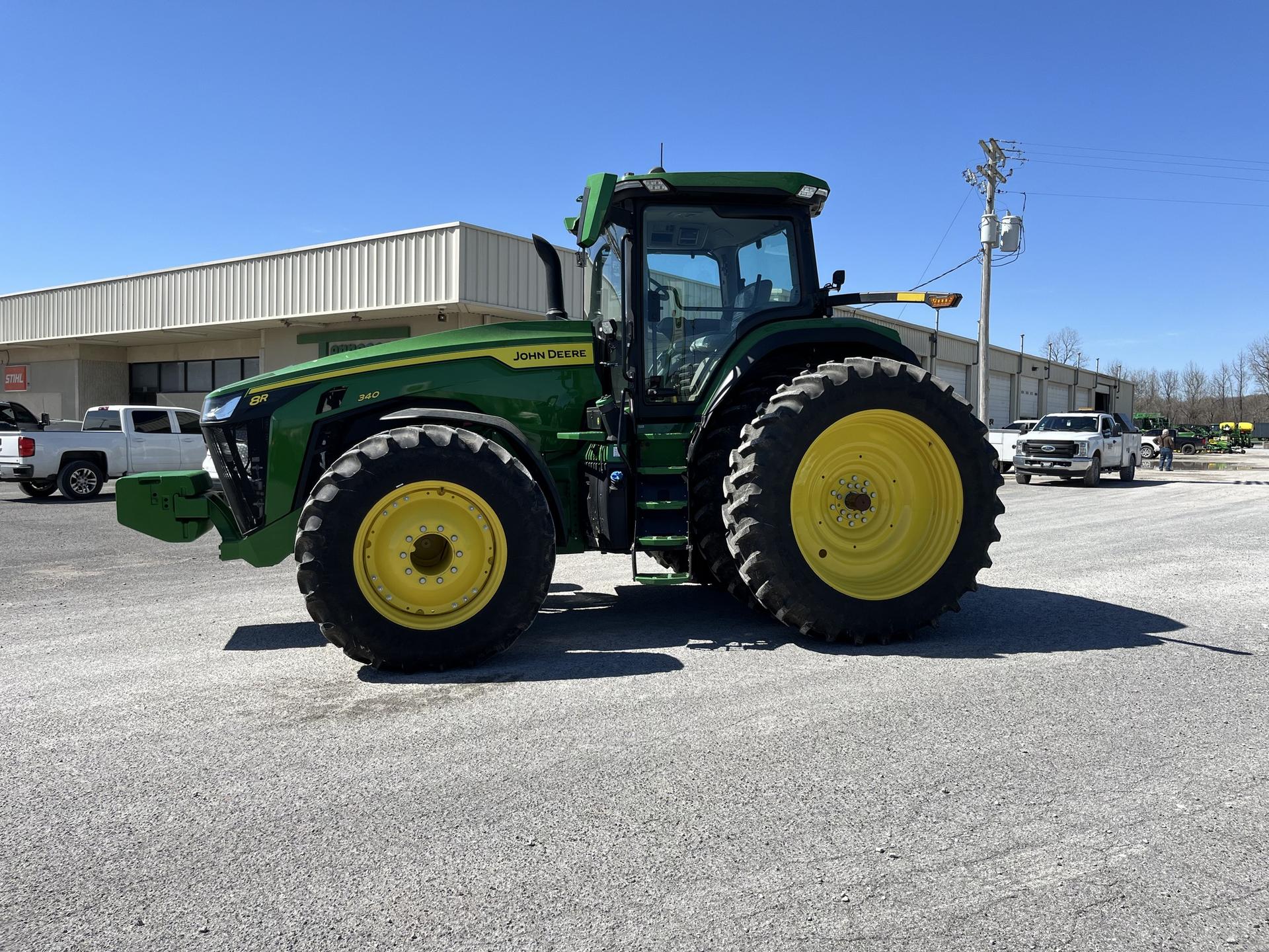 2022 John Deere 8R 340 Image