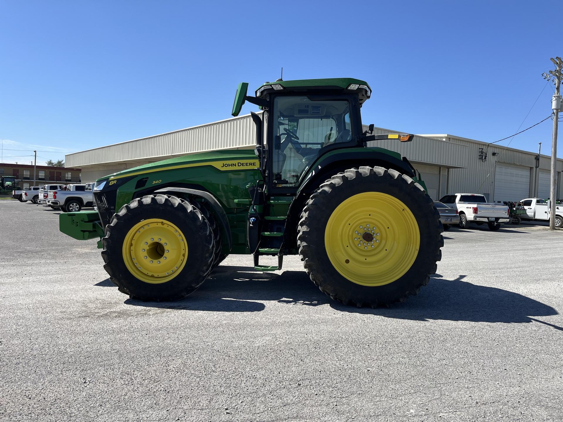 2022 John Deere 8R 340 Image