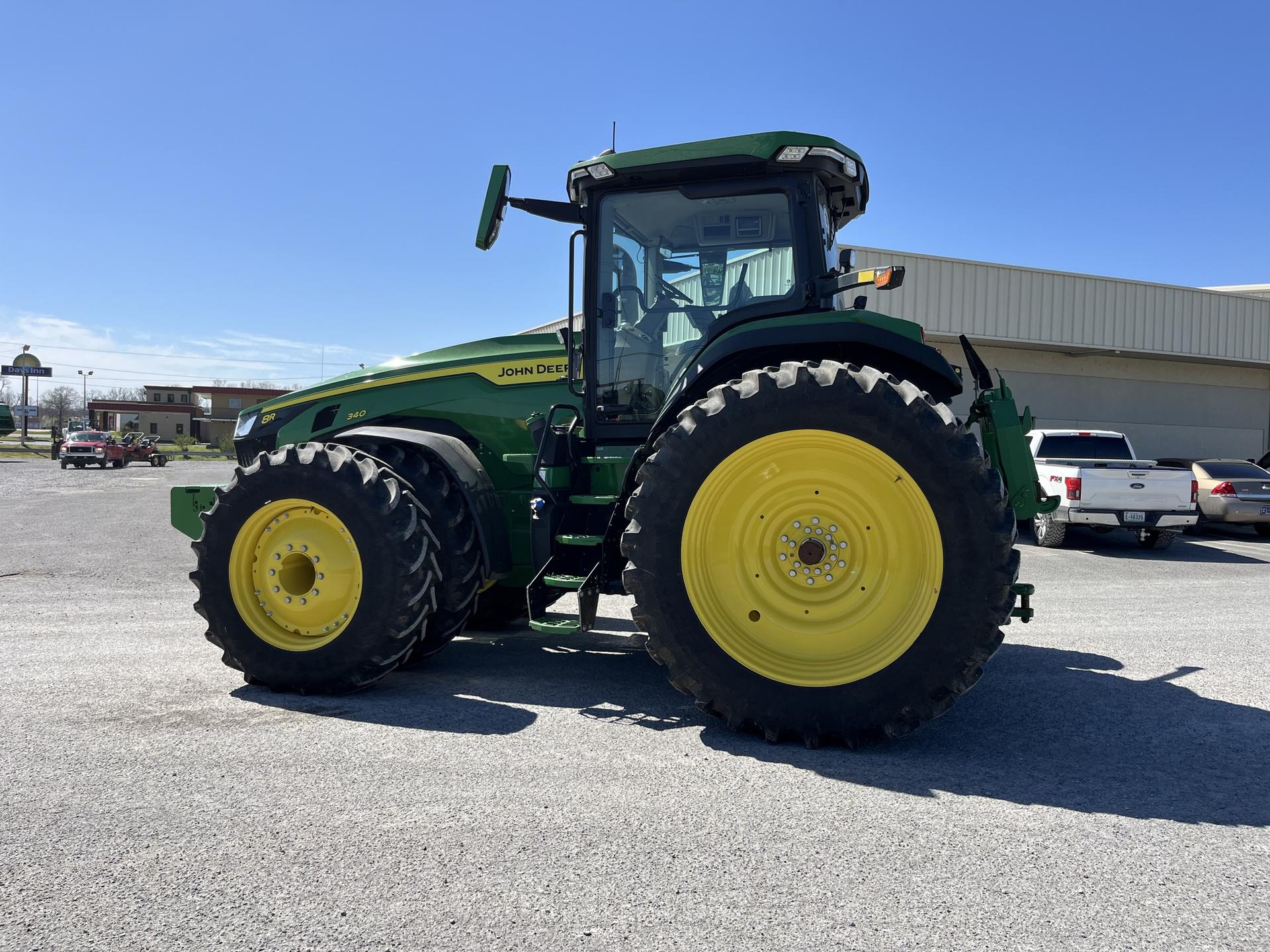 2022 John Deere 8R 340 Image