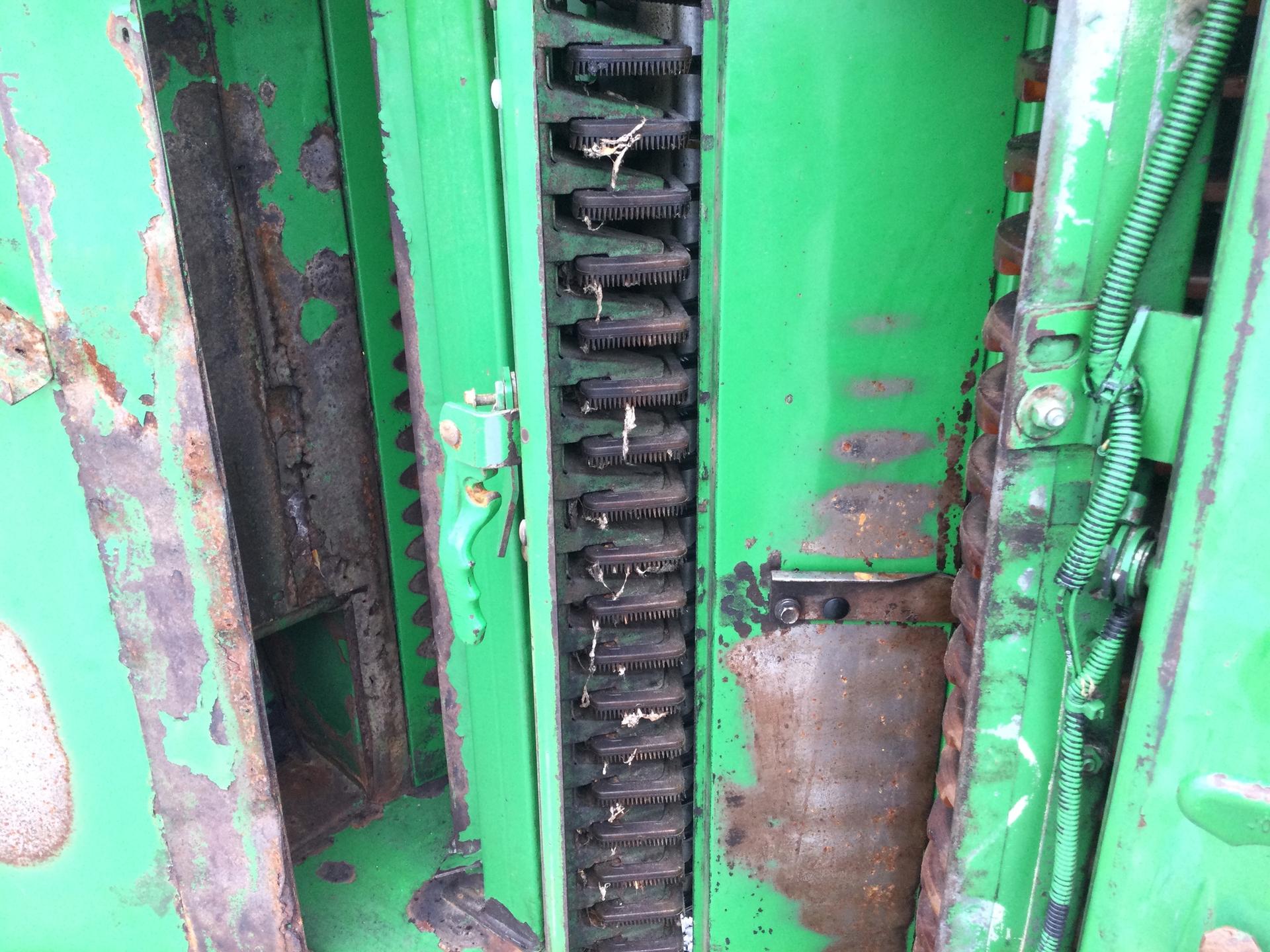 2016 John Deere CP690 Image