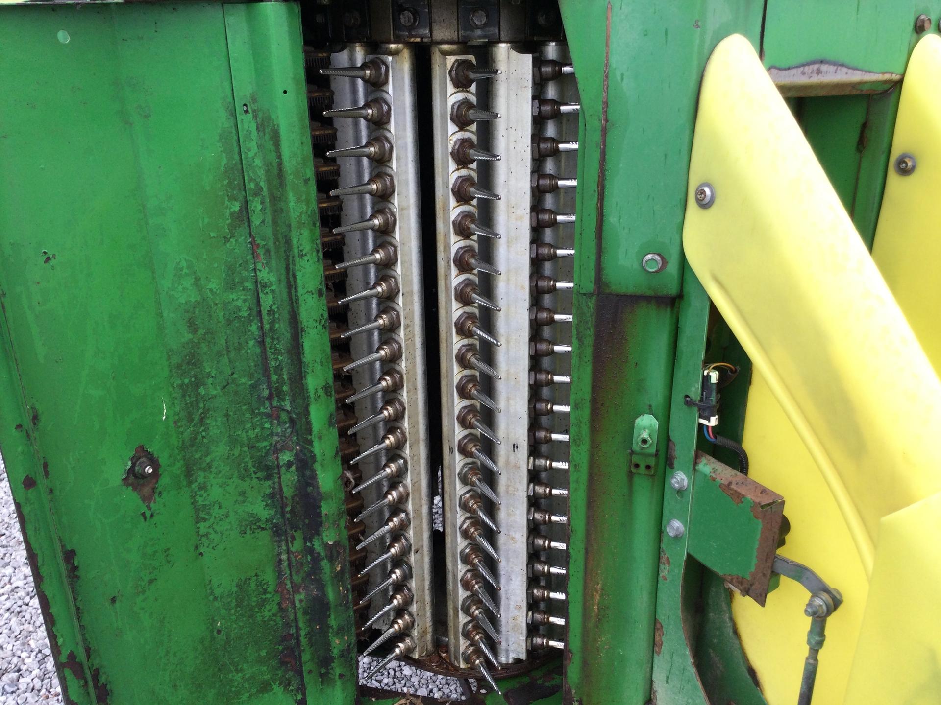 2016 John Deere CP690 Image
