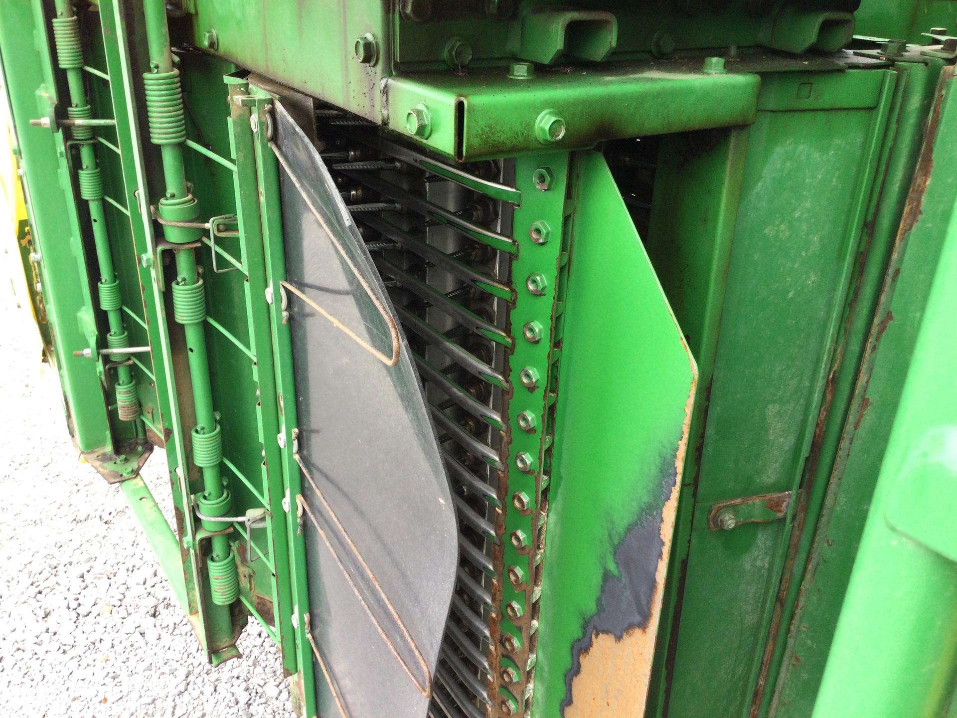 2016 John Deere CP690 Image