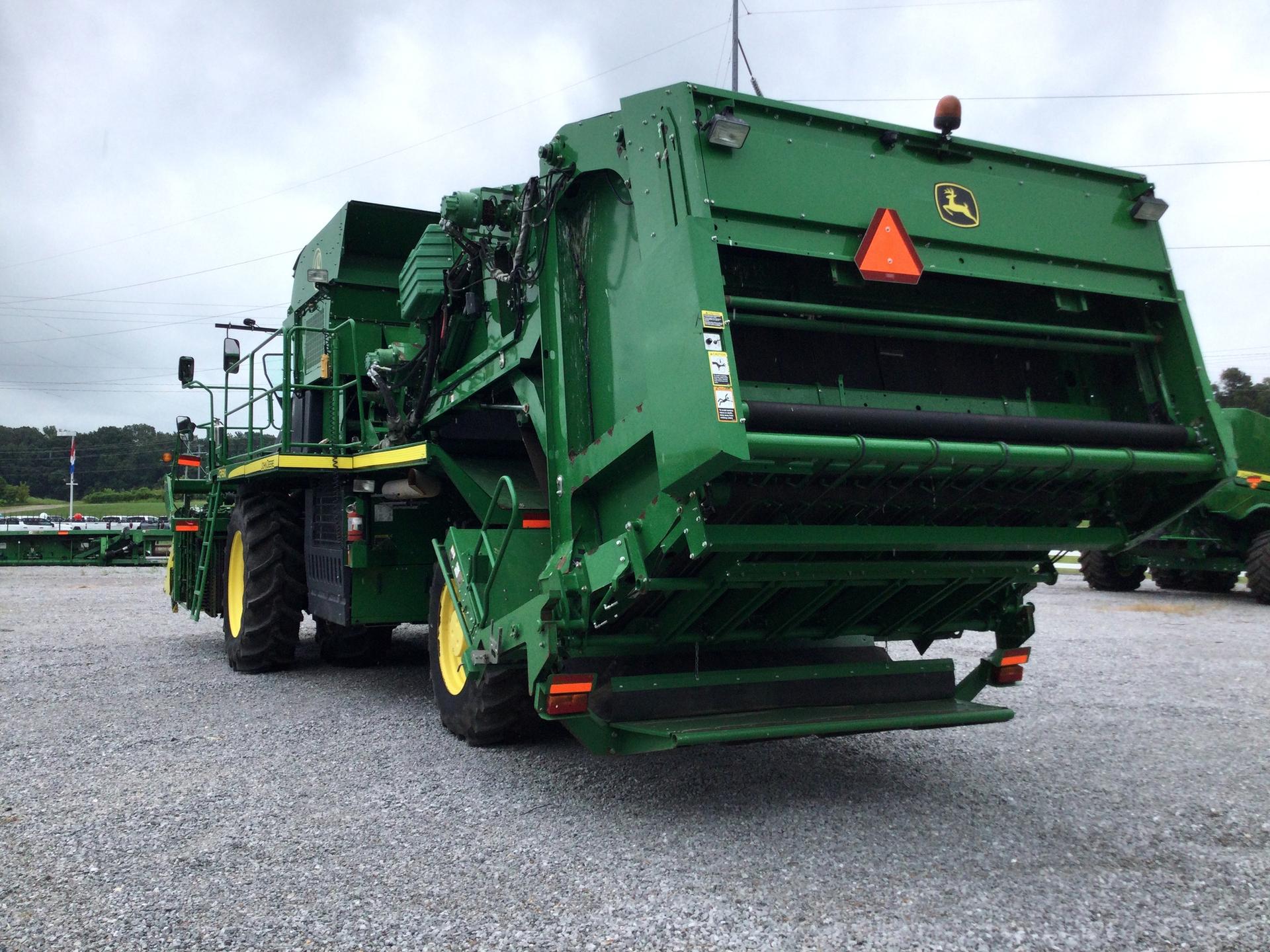 2016 John Deere CP690 Image