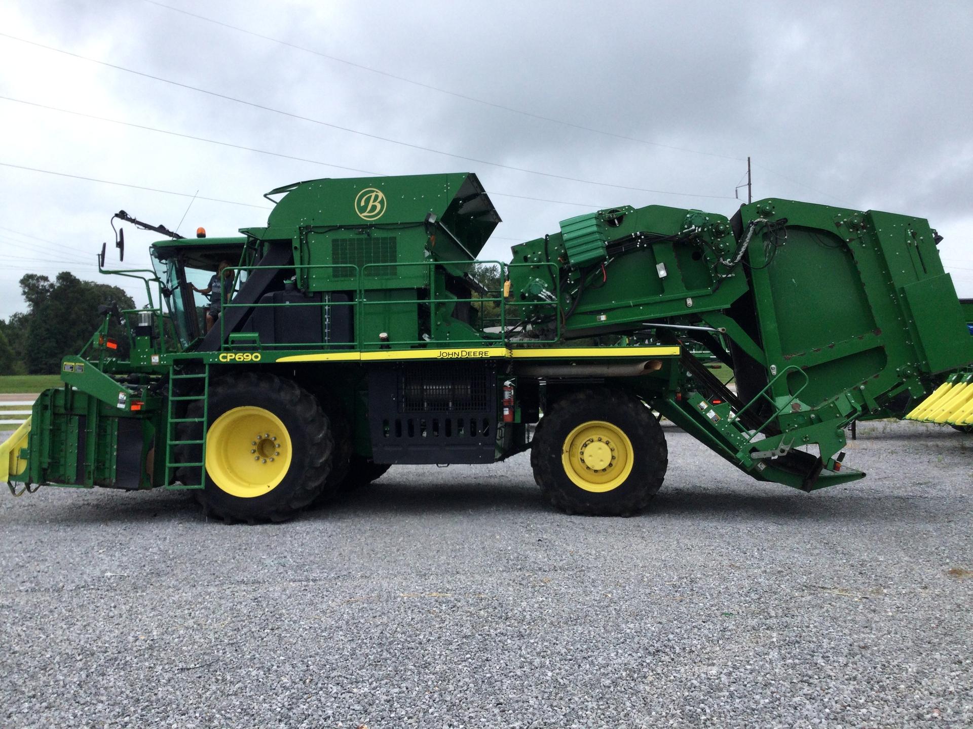 2016 John Deere CP690 Image