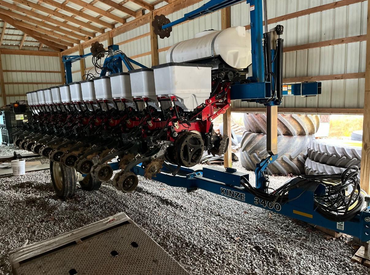 2008 Kinze 3400 Image