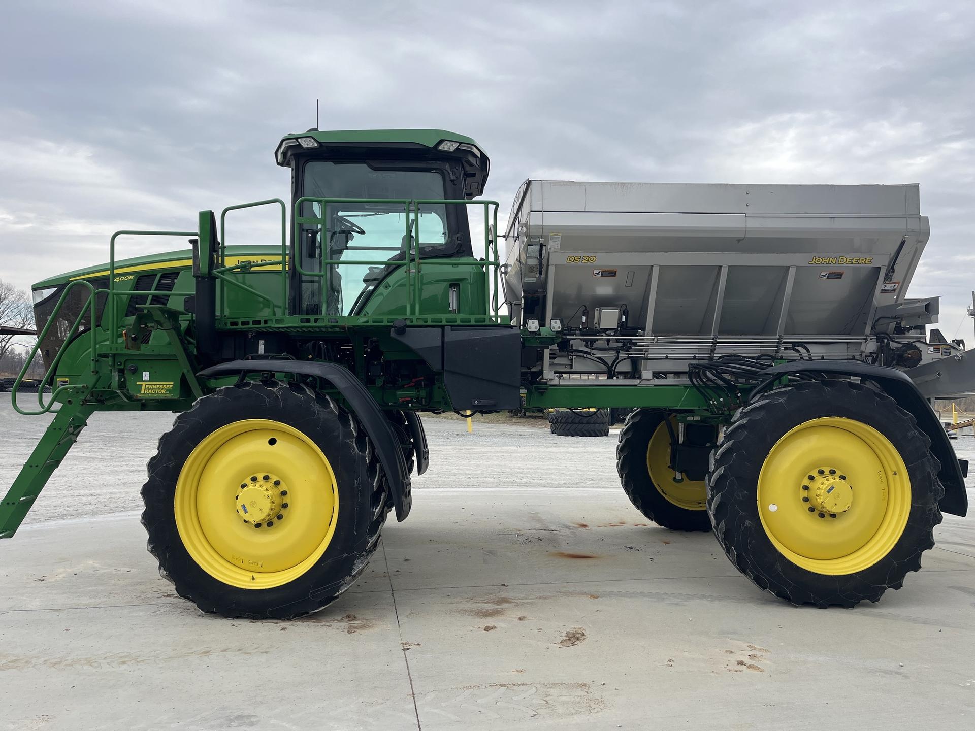 2022 John Deere 400R Image