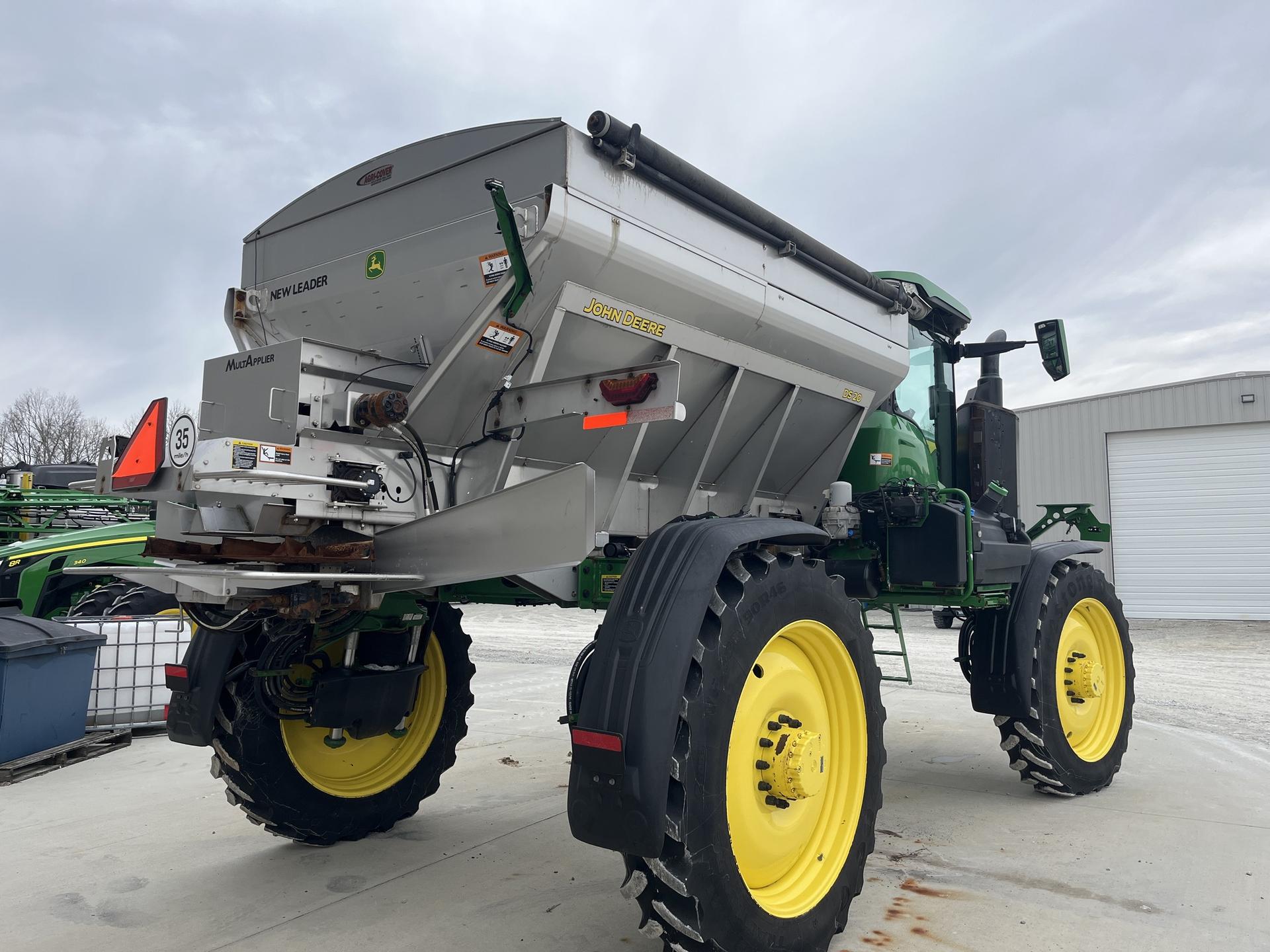 2022 John Deere 400R Image