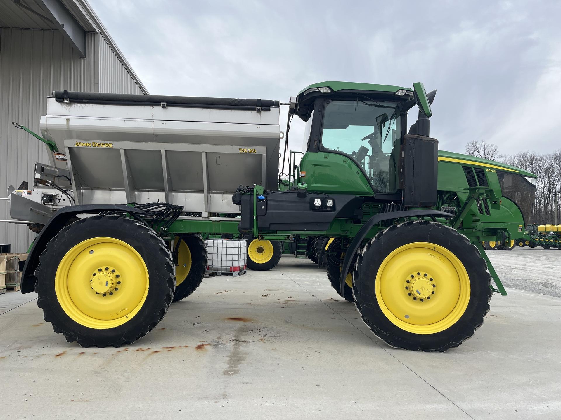 2022 John Deere 400R Image