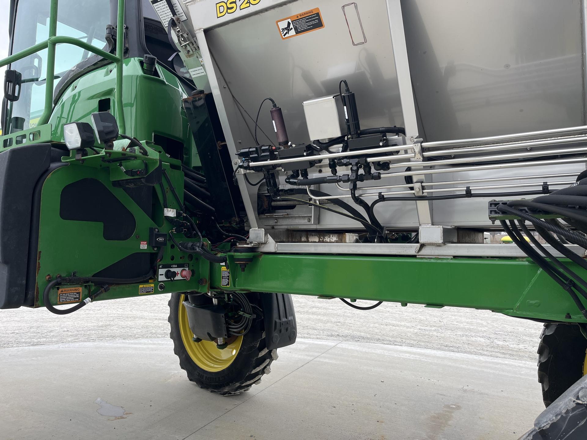 2022 John Deere 400R Image