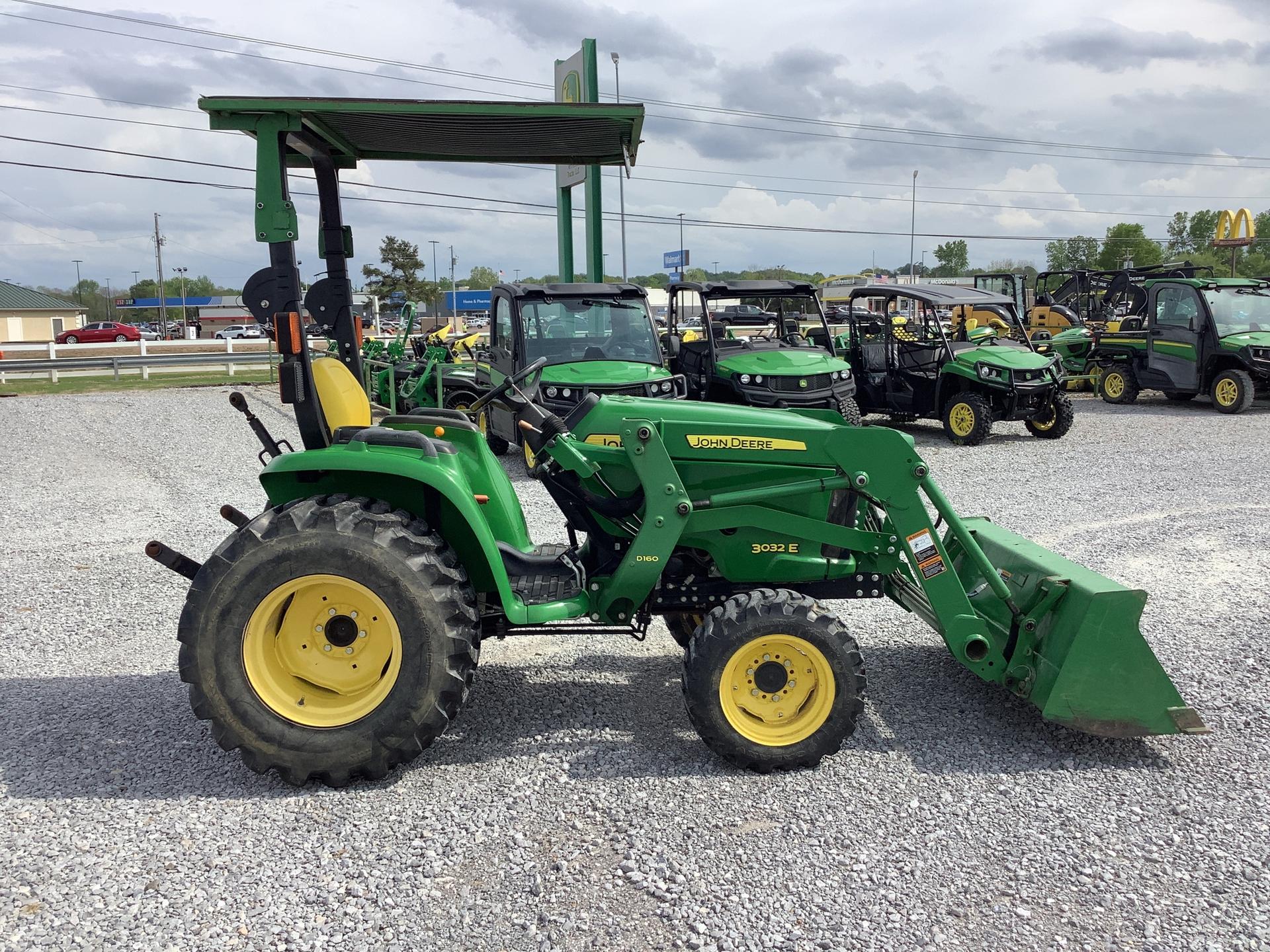 2016 John Deere 3032E Image