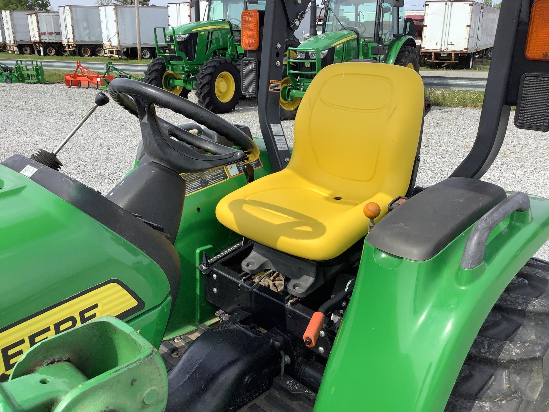 2016 John Deere 3032E Image