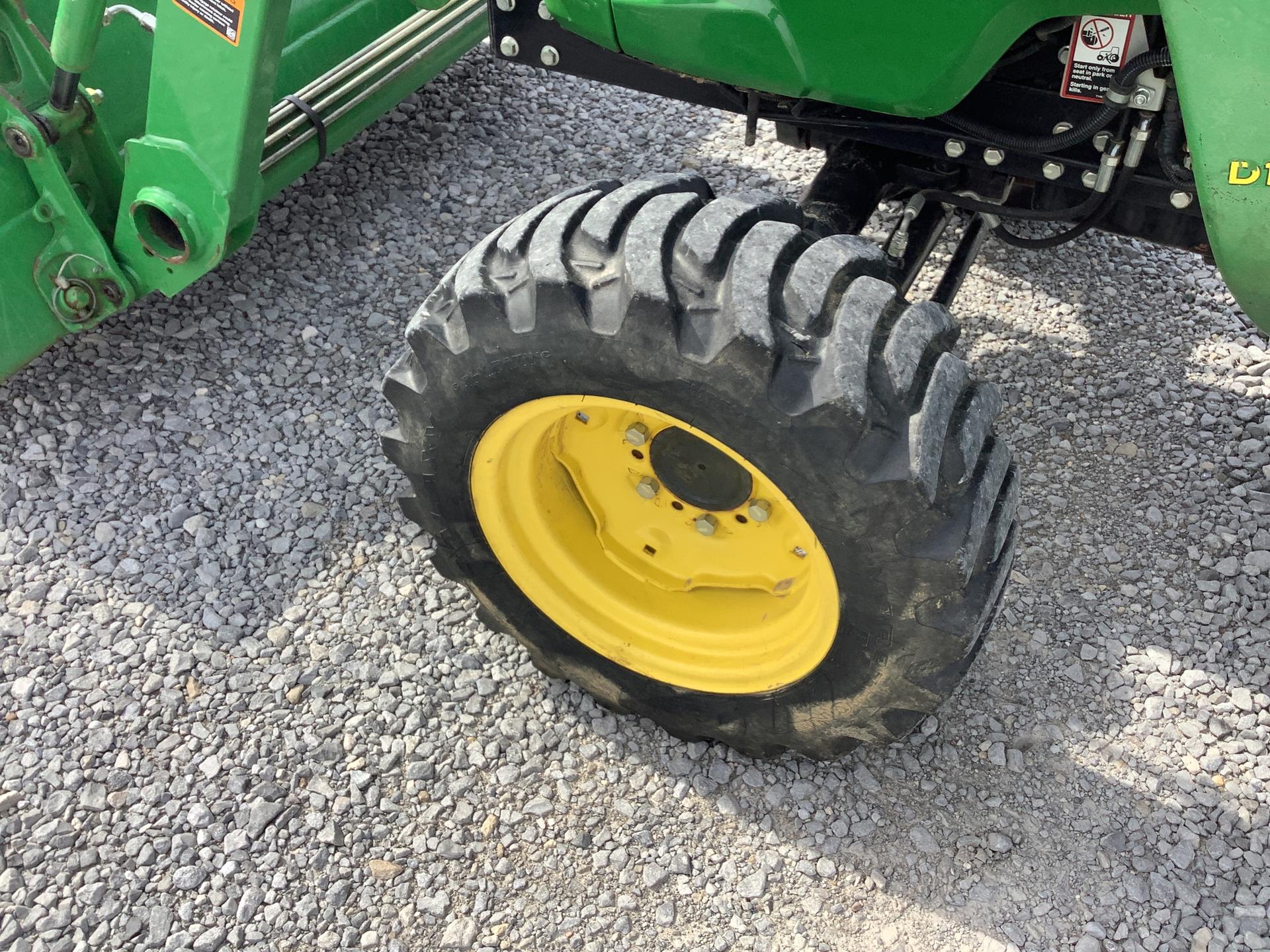 2016 John Deere 3032E Image