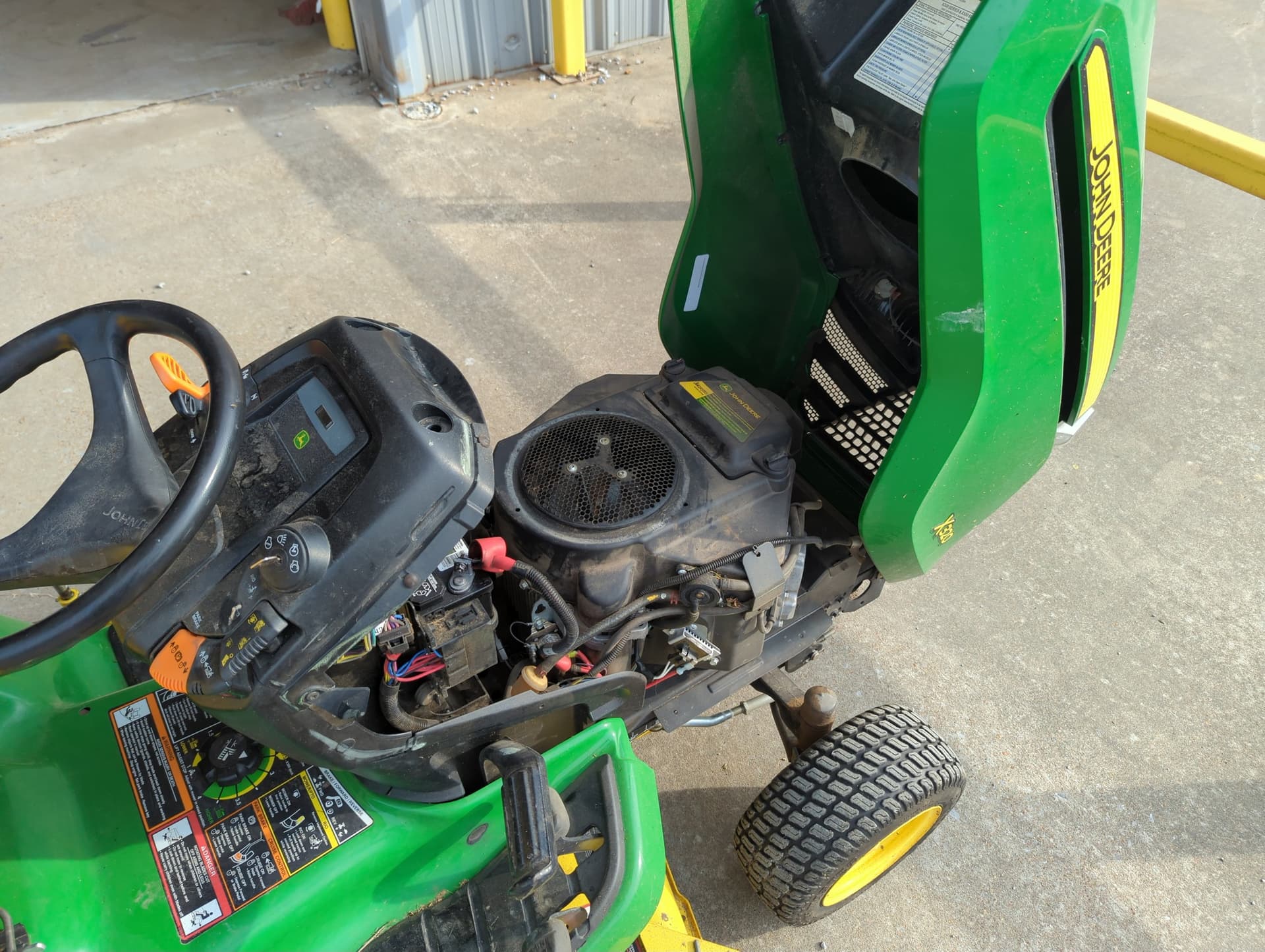 2014 John Deere X320 Image