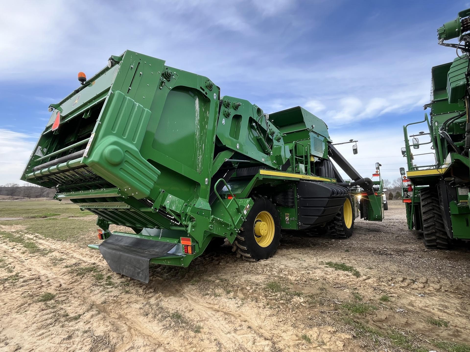 2021 John Deere CP690 Image