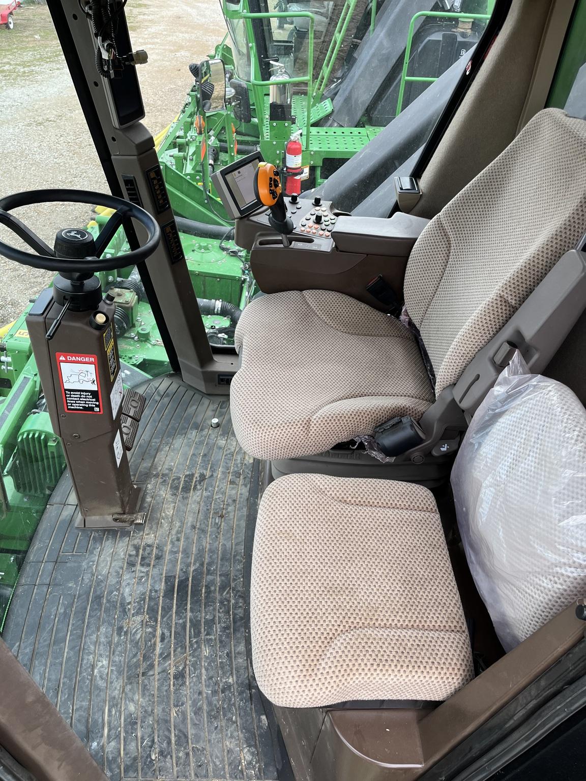2021 John Deere CP690 Image