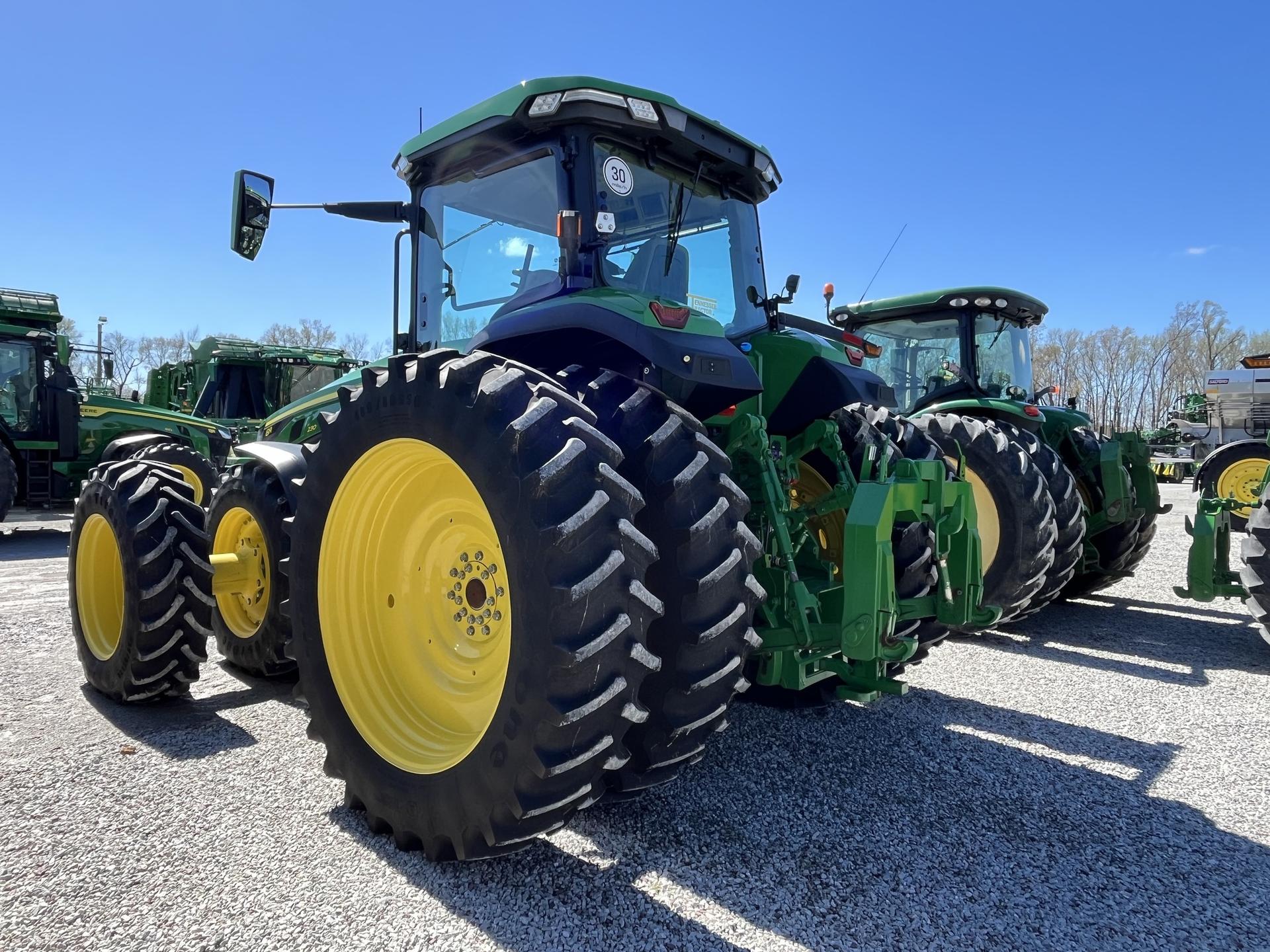 2022 John Deere 8R 230 Image