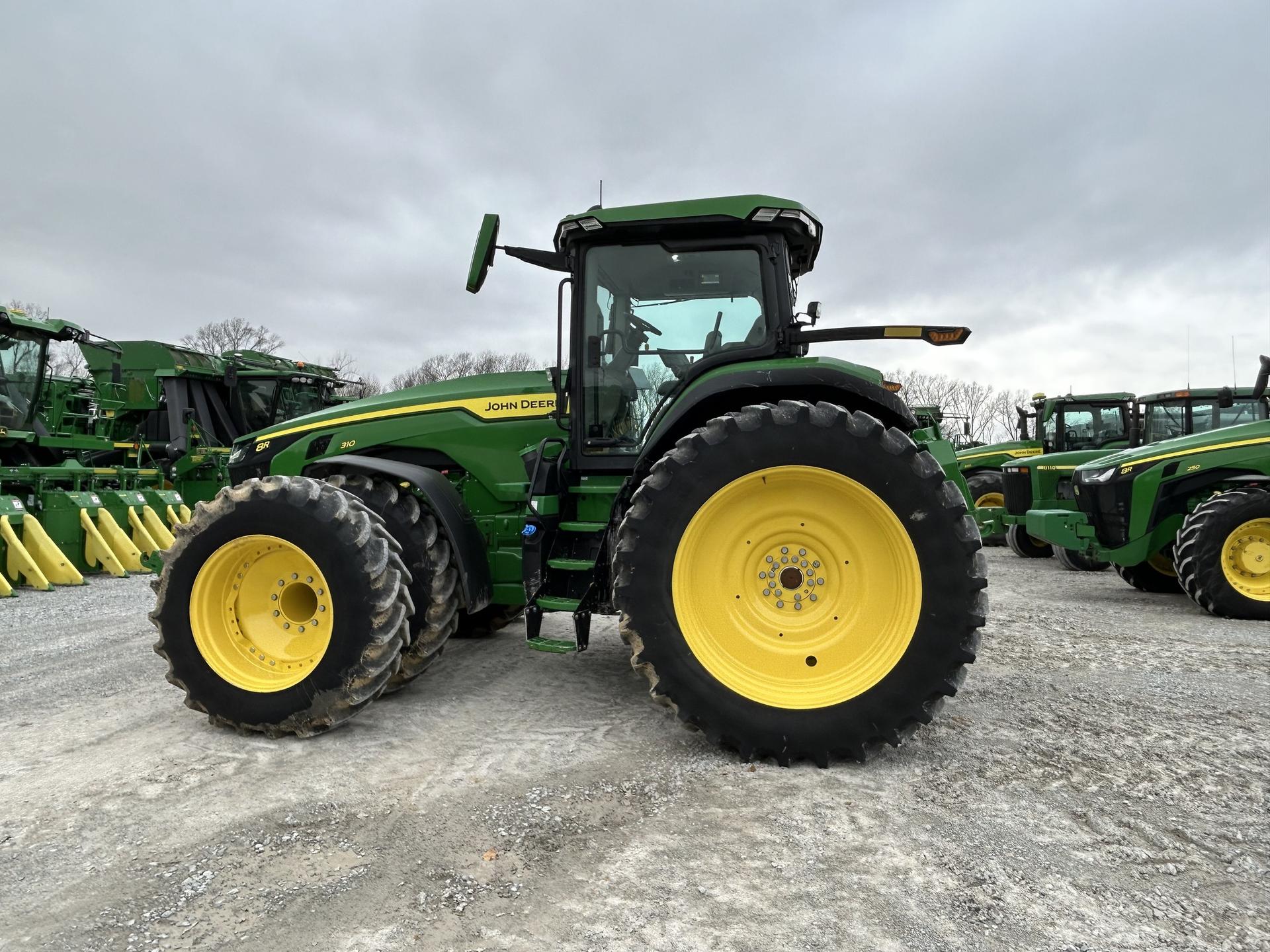 2024 John Deere 8R 310 Image