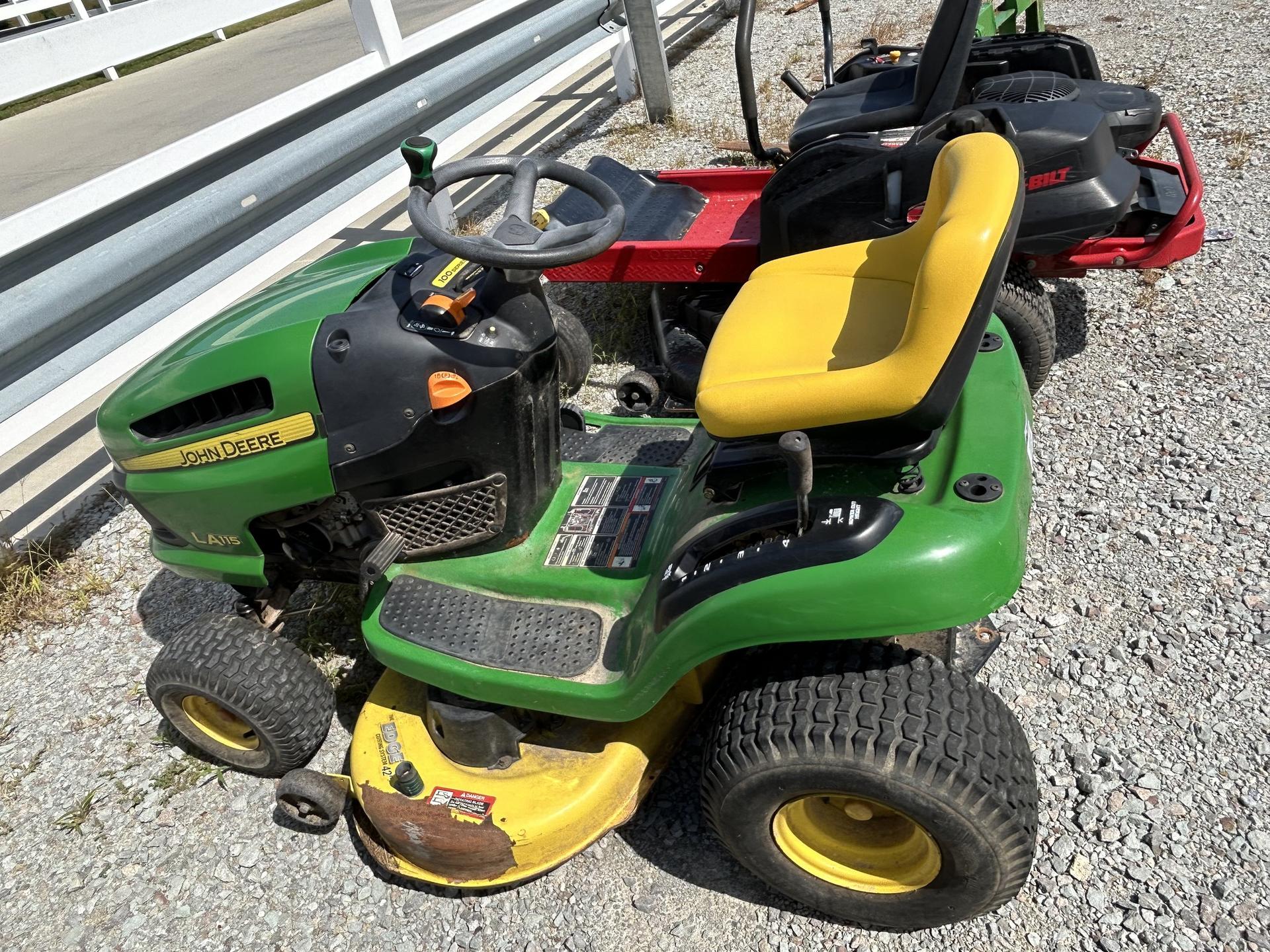2010 John Deere LA115 Image