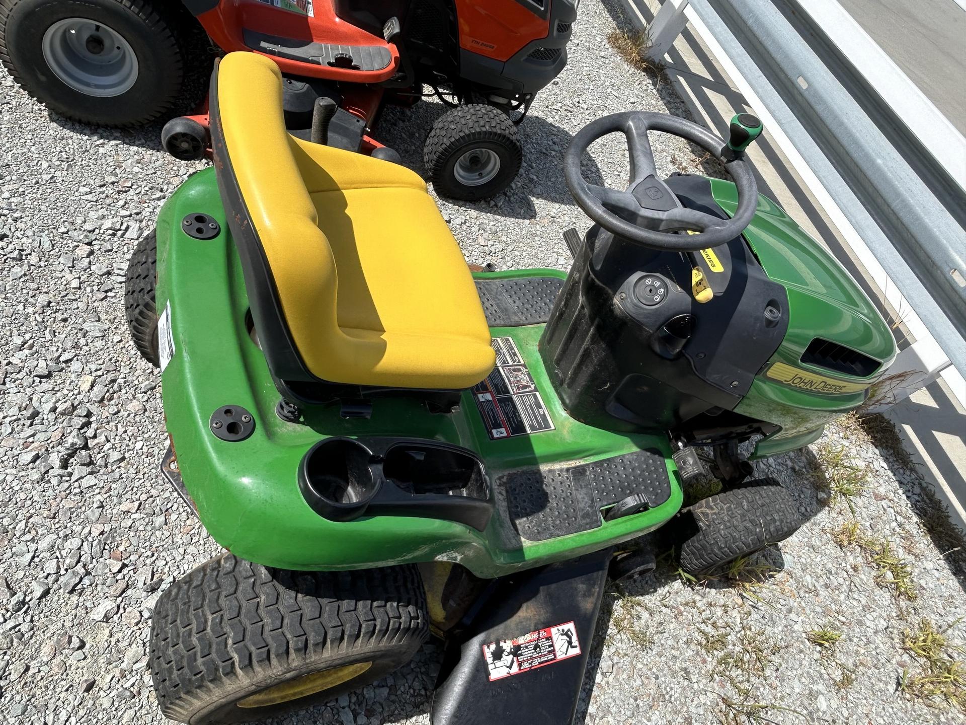 2010 John Deere LA115 Image