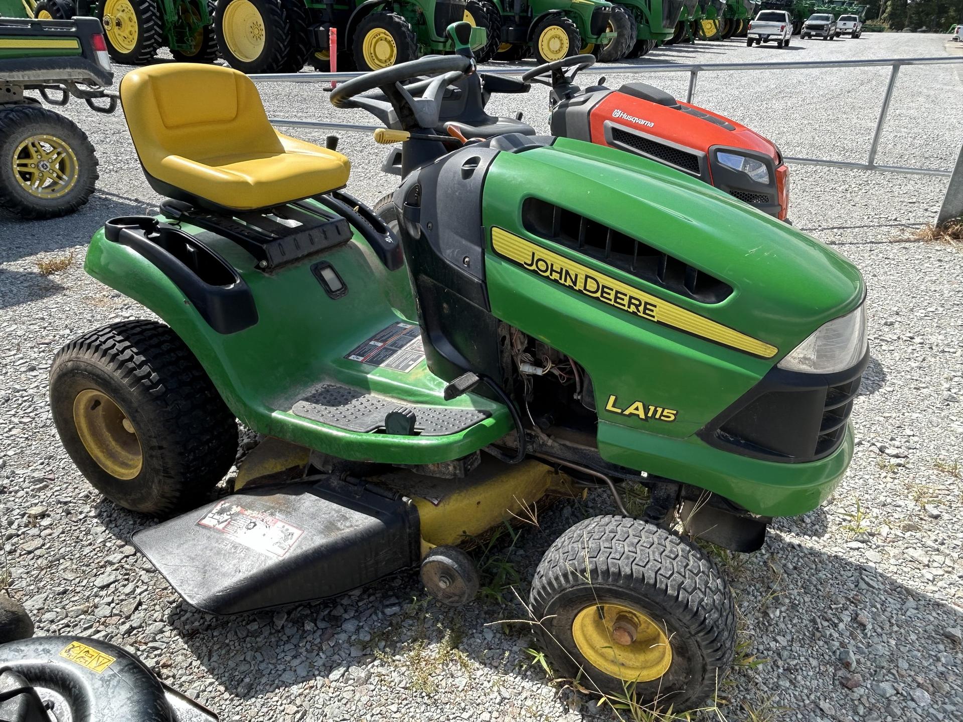 2010 John Deere LA115 Image