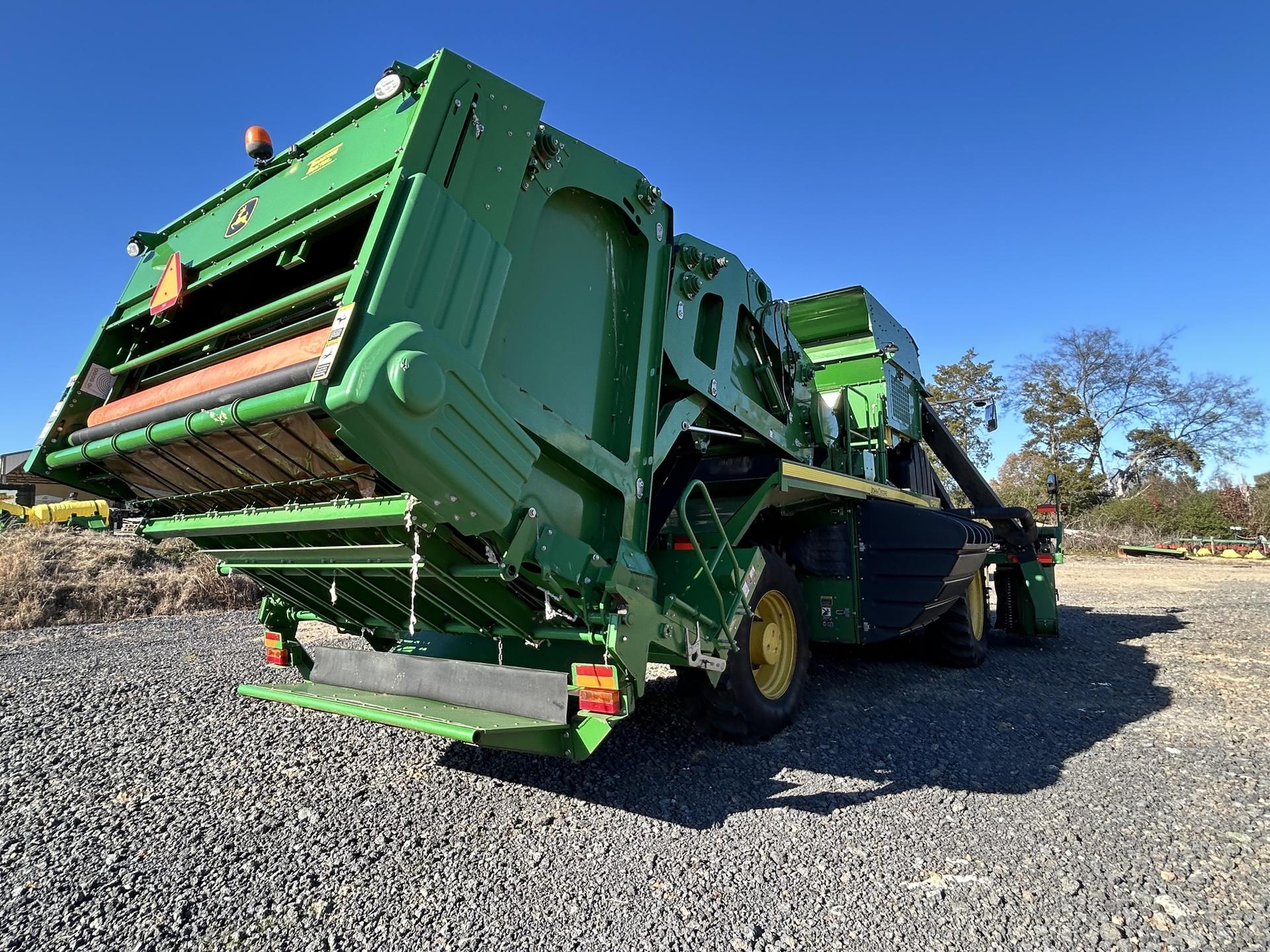 2018 John Deere CP690 Image