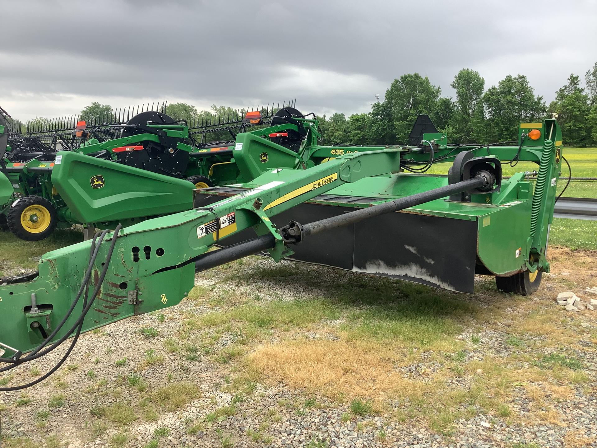 2014 John Deere 635 Image