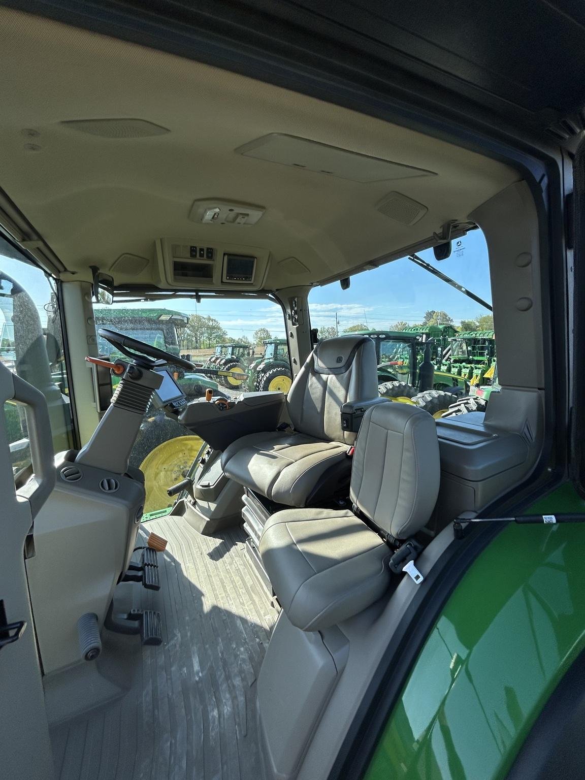 2023 John Deere 8R 250 Image