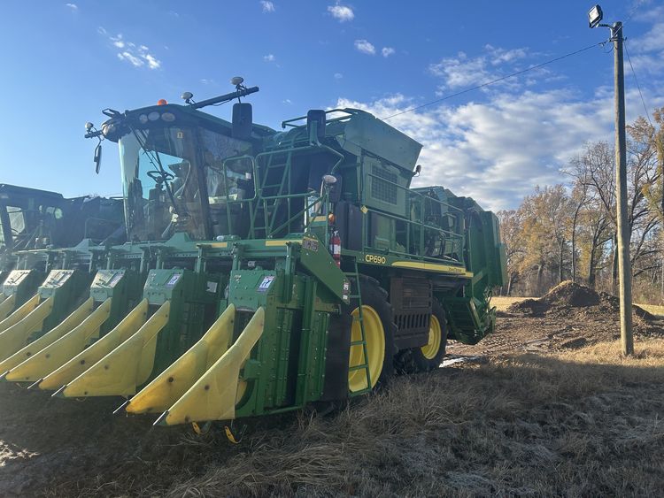 2021 John Deere CP690 Image