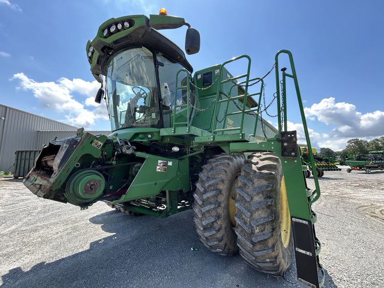 2015 John Deere S670 Image