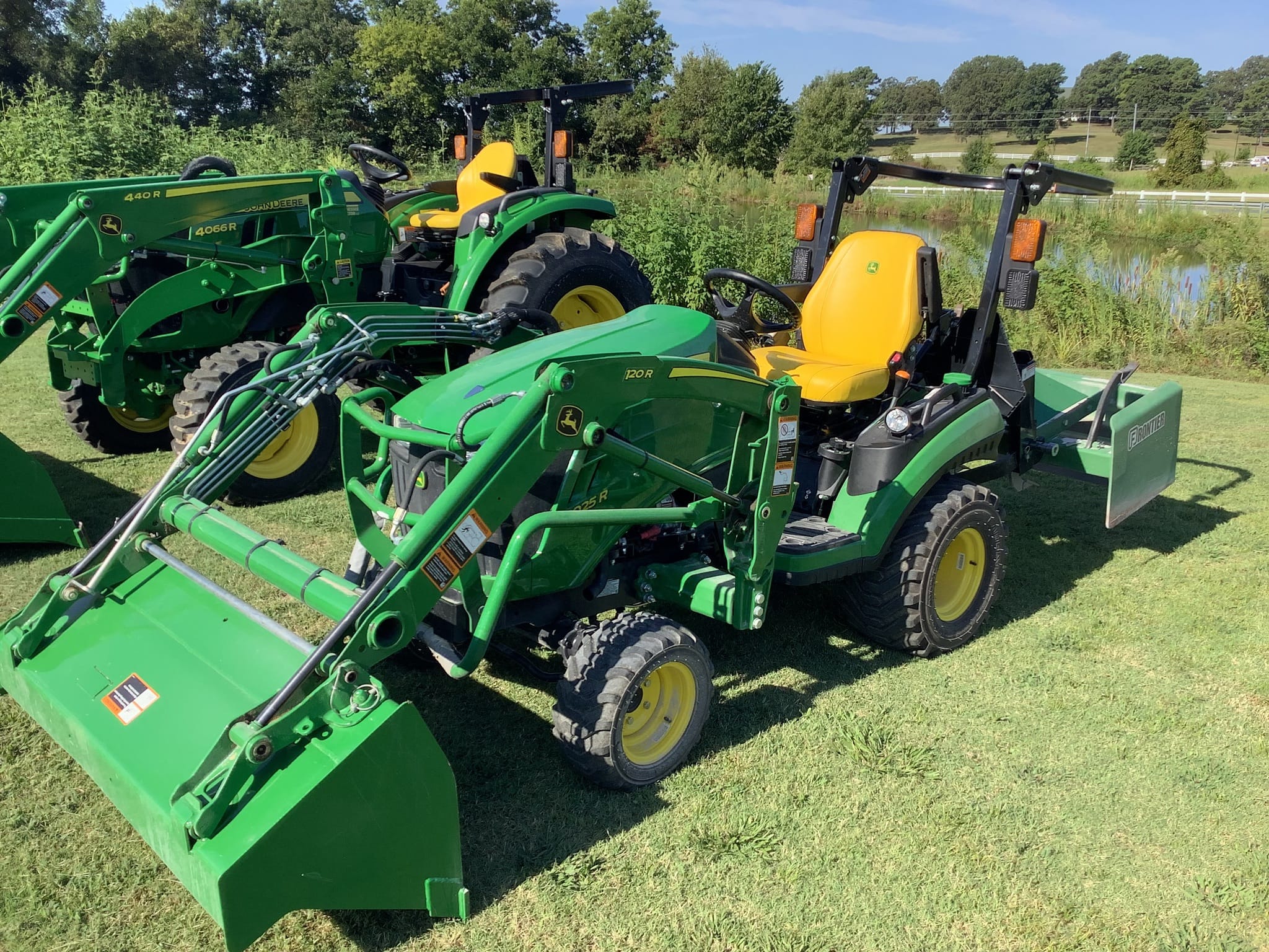 2021 John Deere 1025R Image