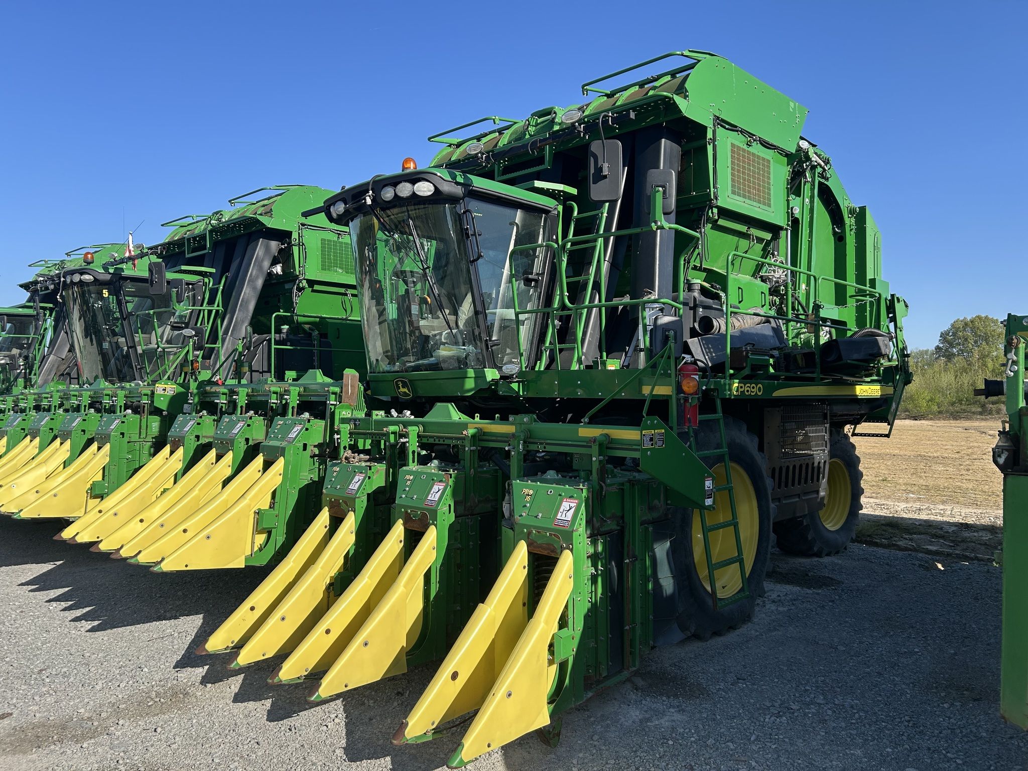 2019 John Deere CP690 Image