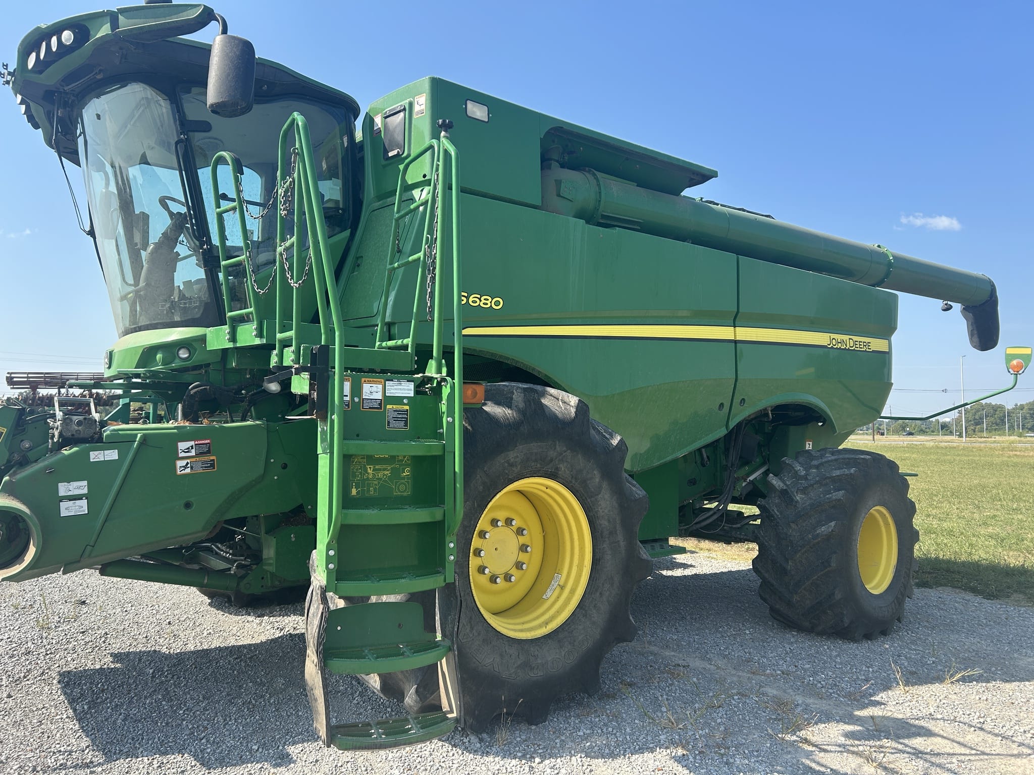 2014 John Deere S680 Image