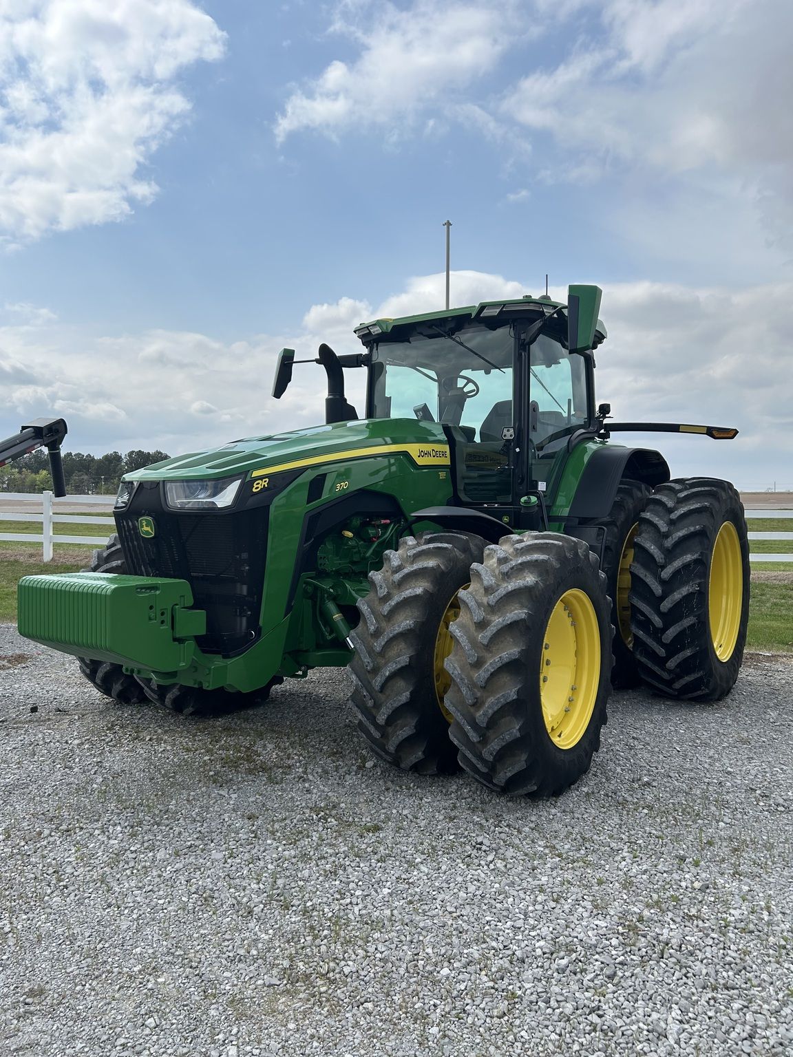2024 John Deere 8R 370 Image