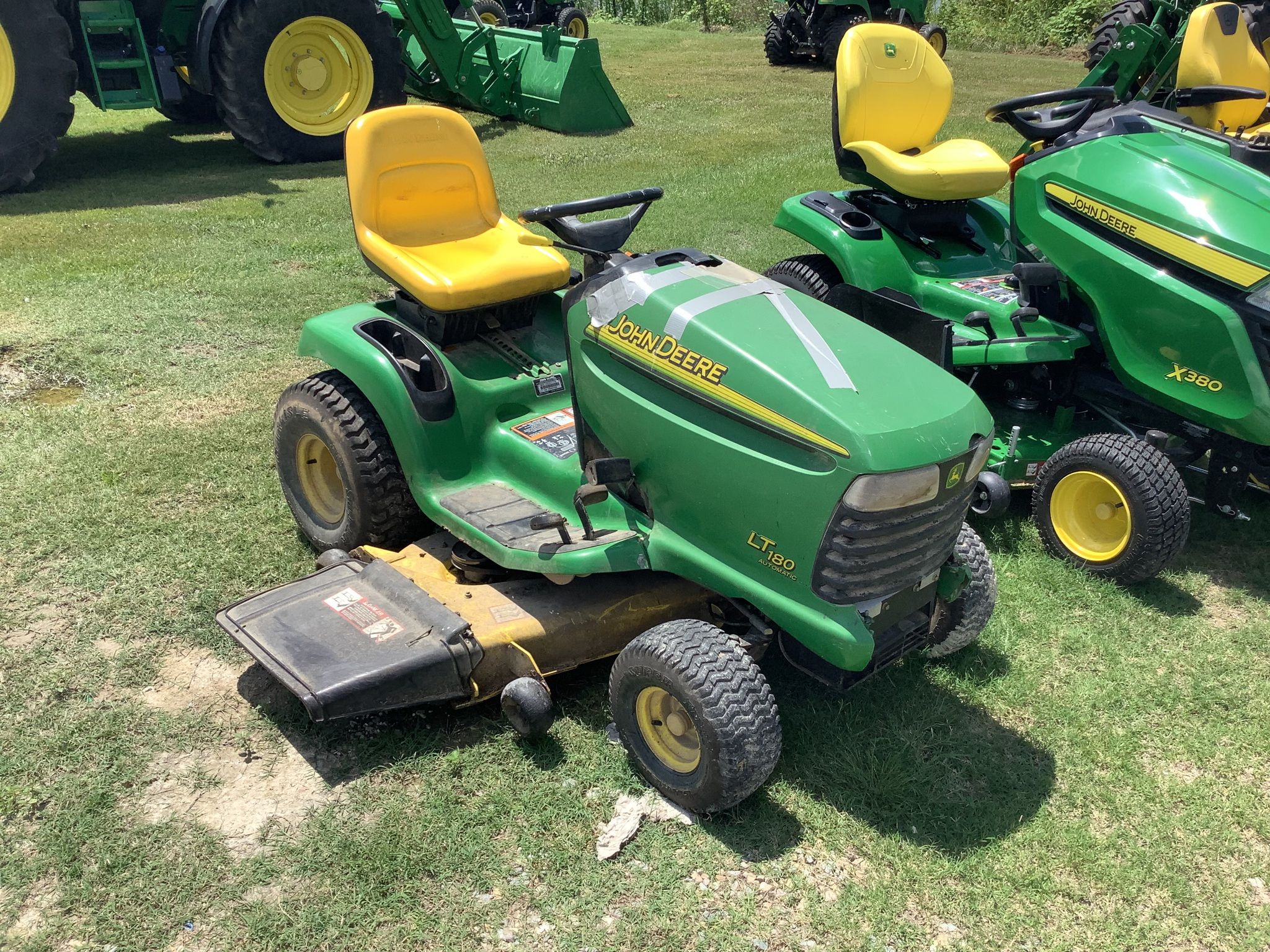 2005 John Deere LT180 Image