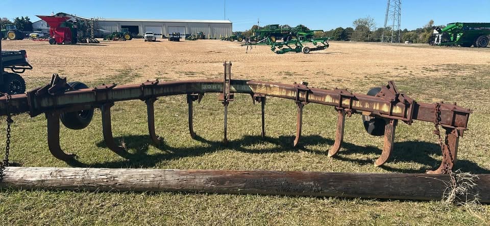 1985 John Deere 900 Image