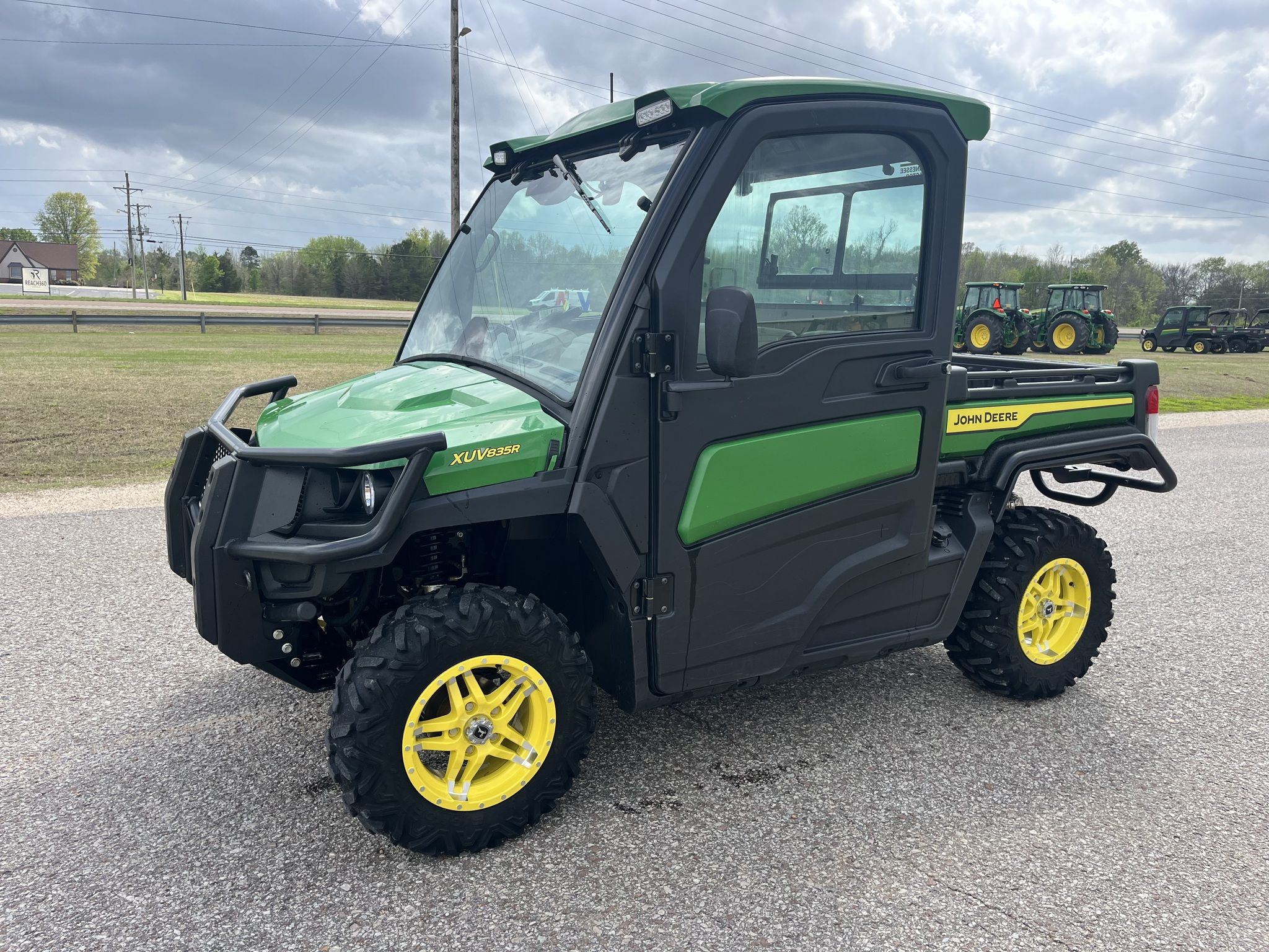 2024 John Deere 835R Signature Series Image