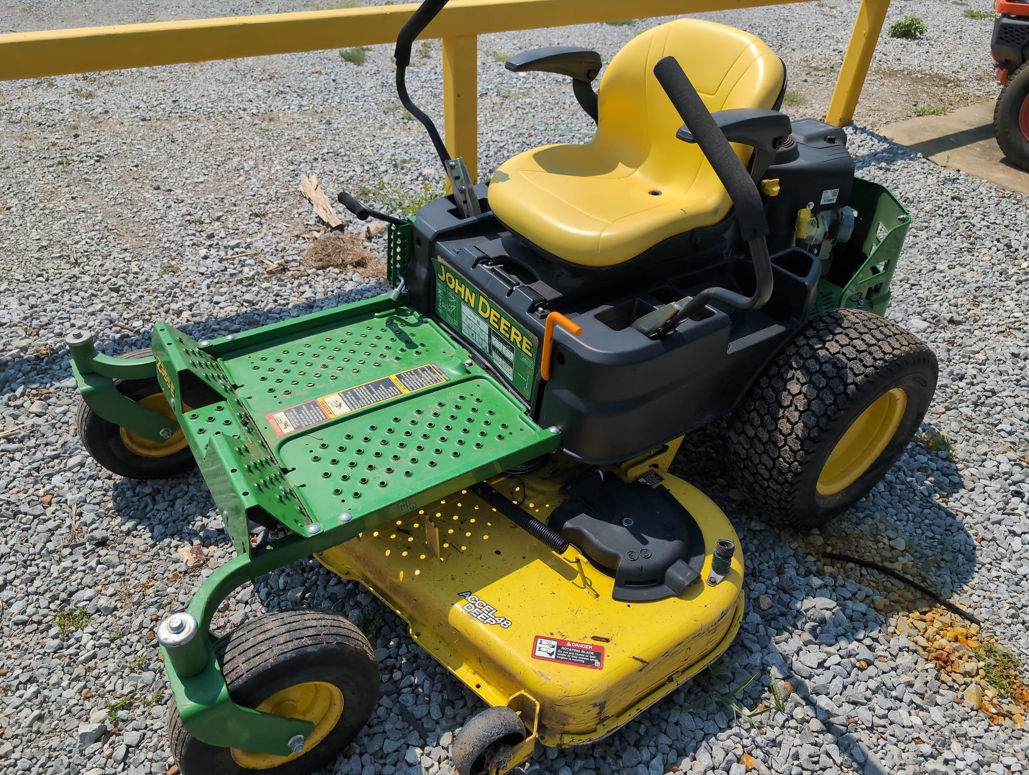2022 John Deere Z355E Image