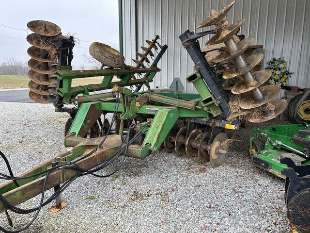 1989 John Deere 630 Image